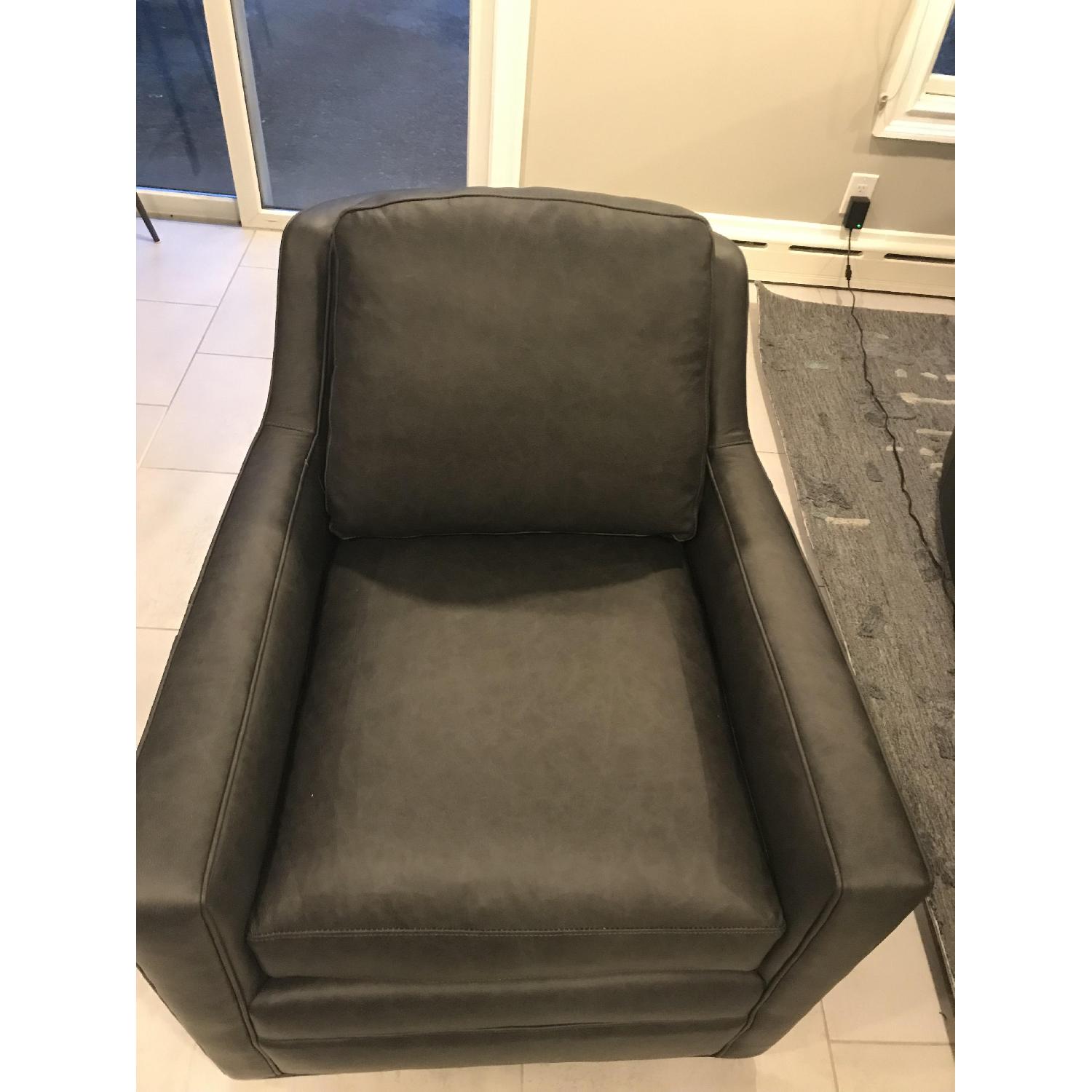 Bradington Young Leather Swivel Chair - image-2