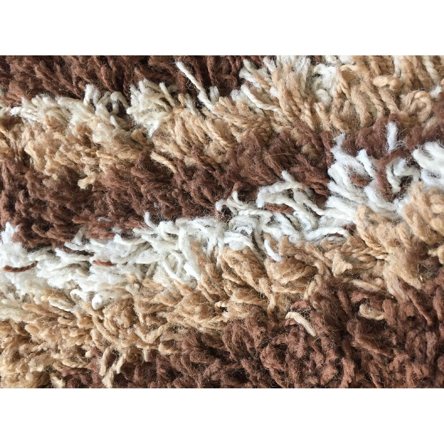 Modern Shag Rug in Neutral Wave Pattern - image-4