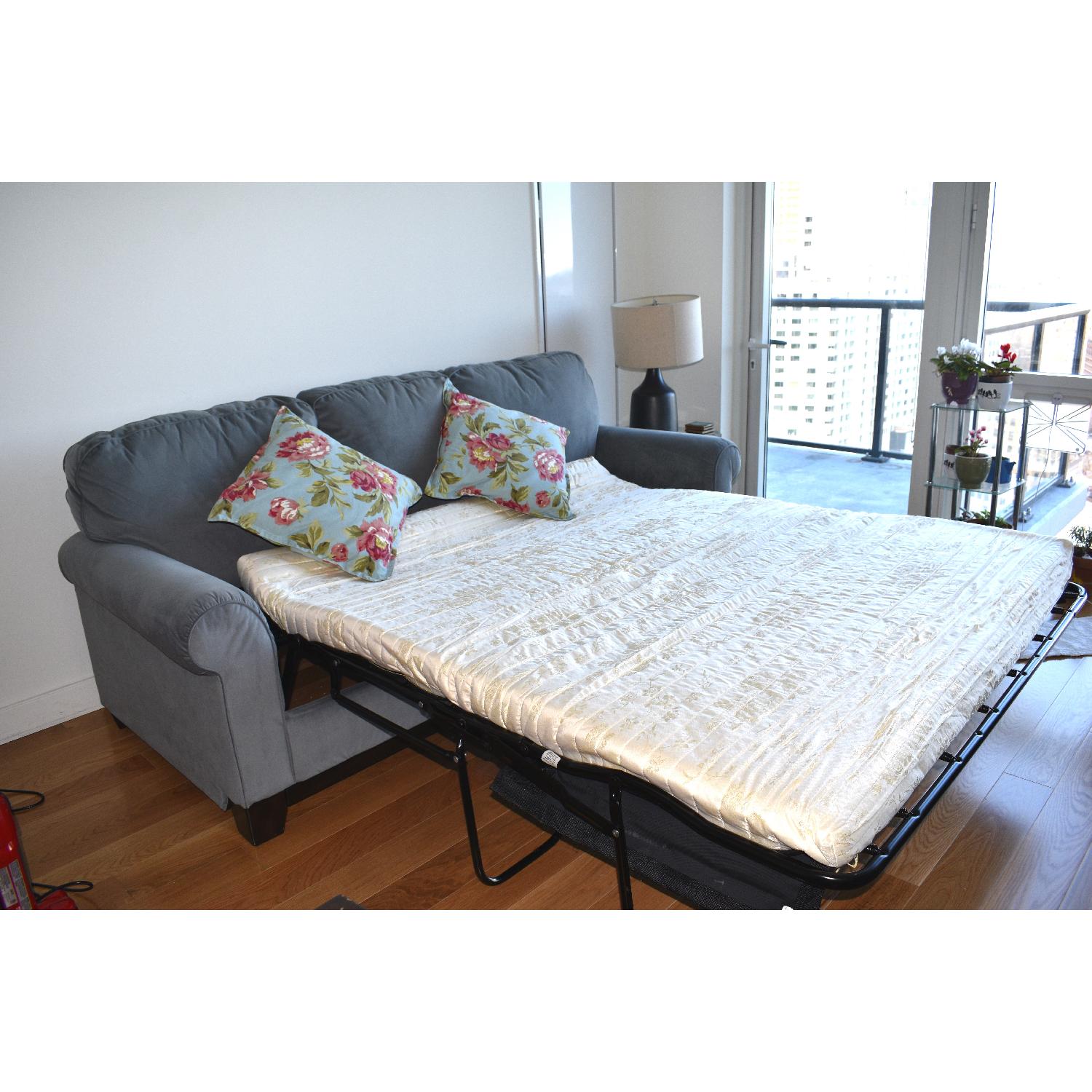 Jennifer Convertibles Sleeper Sectional w/ Reversible Chaise AptDeco