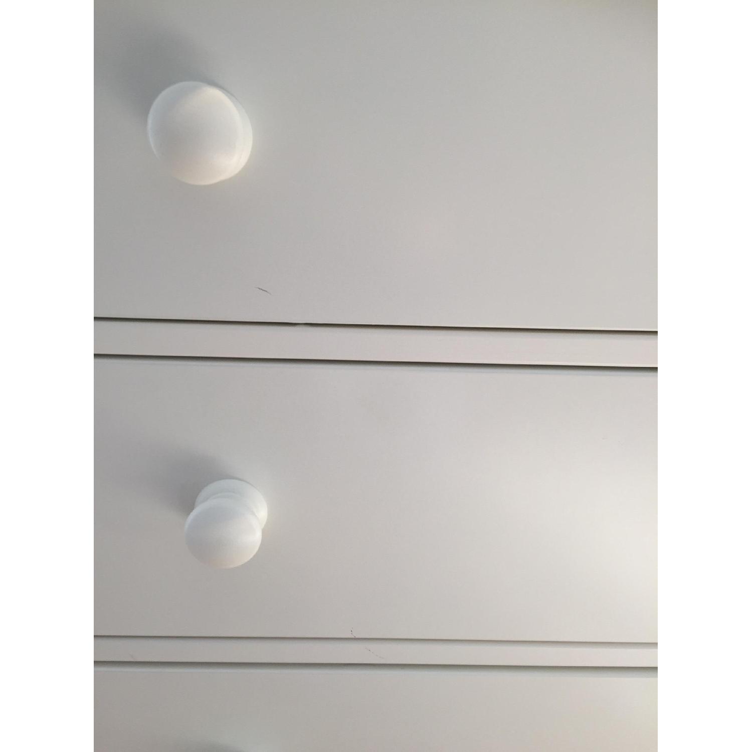 Antique White 5 Drawer Dresser AptDeco