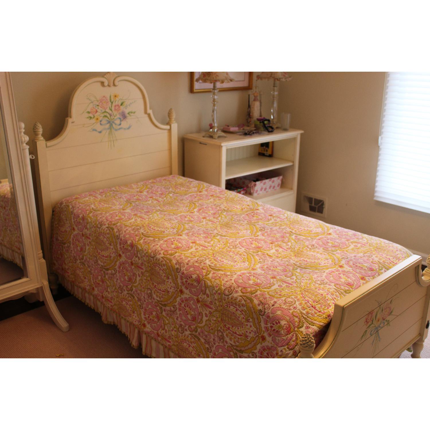 Ethan Allen Cottage Style Girls Bed - image-2