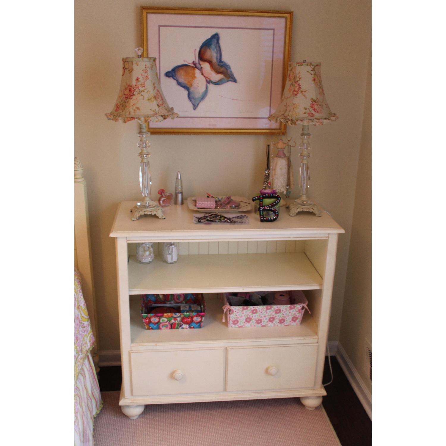 Ethan Allen Cottage Style Bedside Table - AptDeco