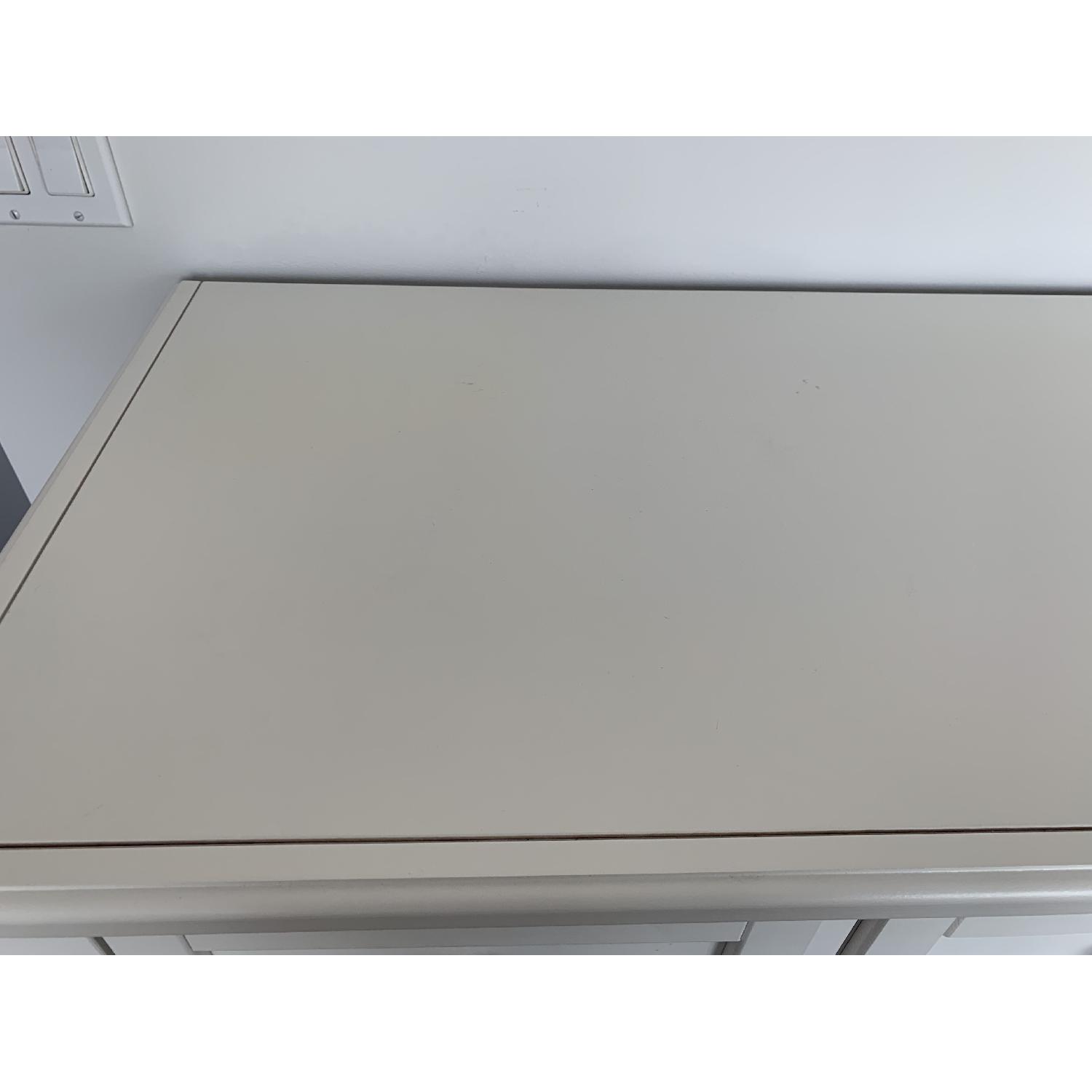 Vaughan Bassett 8 Drawer White Dresser - image-5