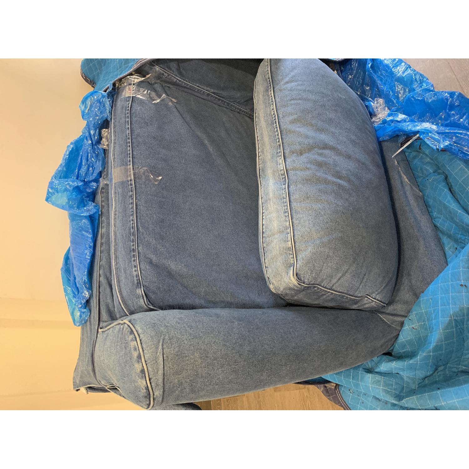 Rooms To Go Cindy Crawford Denim Queen Sleeper Sofa AptDeco