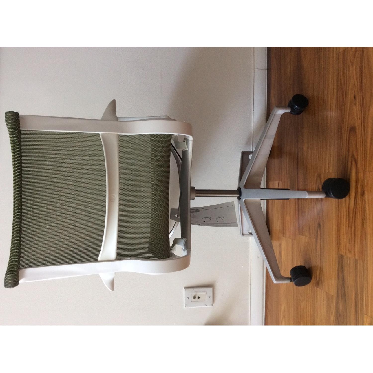 Herman Miller Setu Chair - image-4