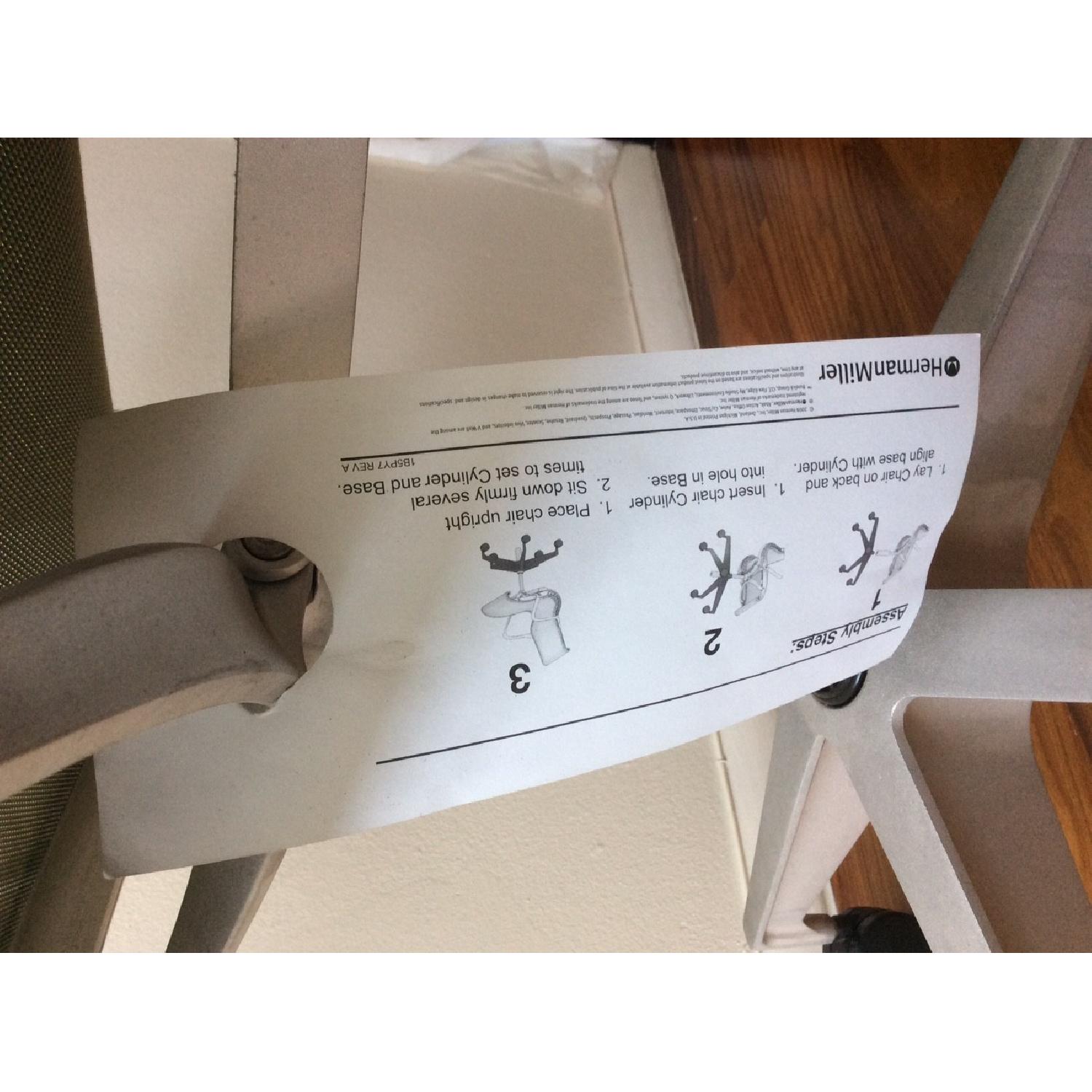 Herman Miller Setu Chair - image-5