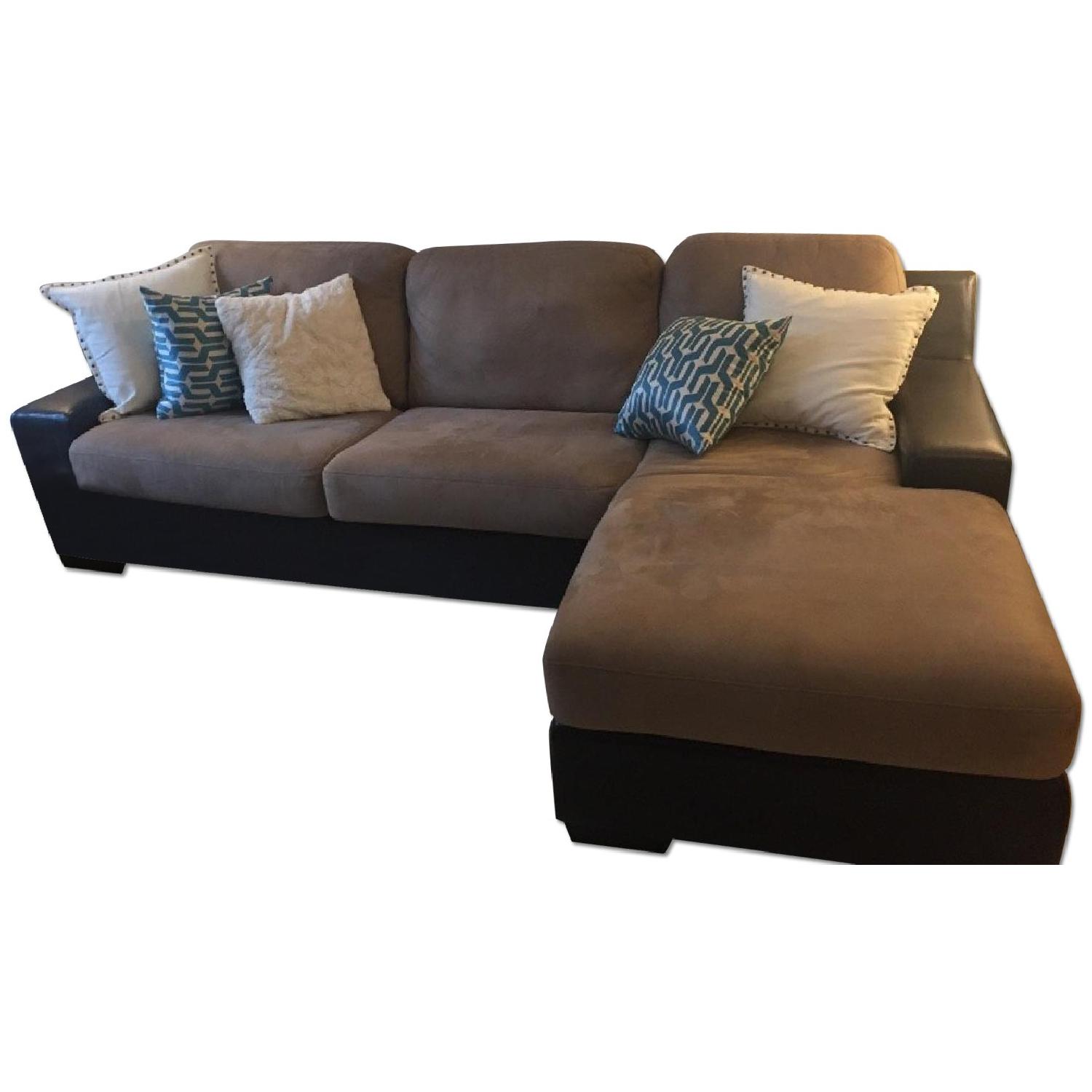 Jennifer Convertibles Chaise Sectional Sofa w/ Full Sleeper AptDeco