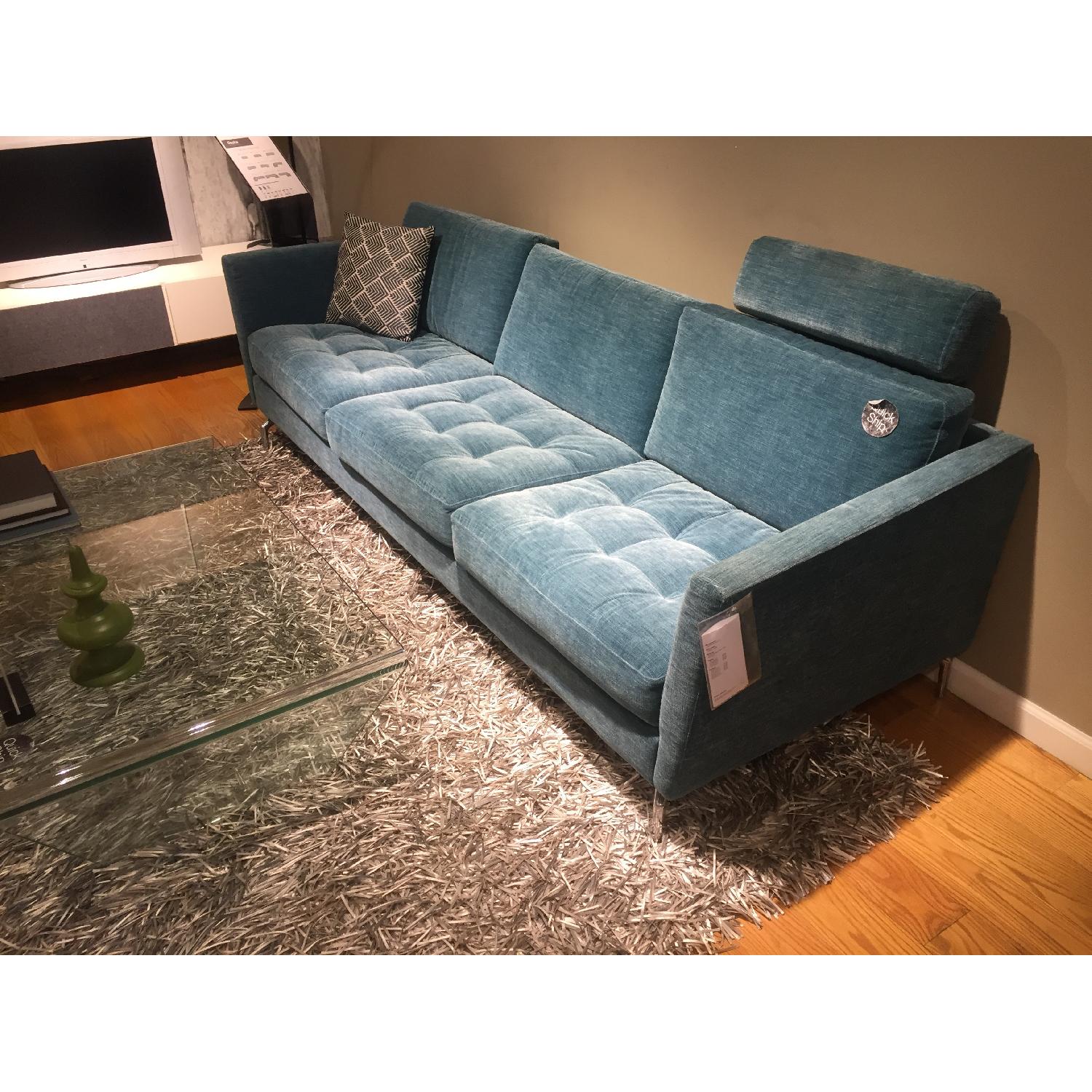BoConcept Oasaka Sofa in Turquoise Napoli - image-4