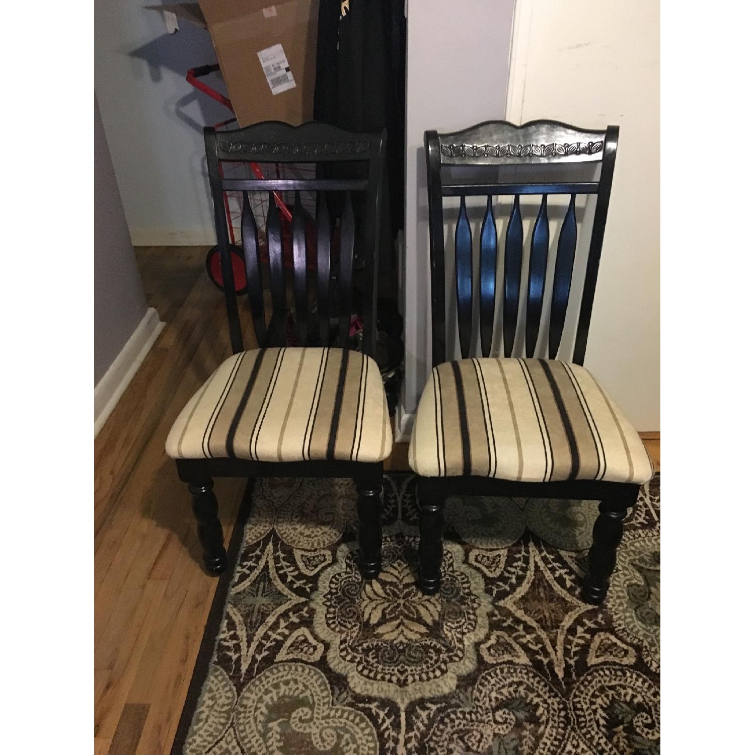 Expandable Dining Table w/ 4 Chairs - AptDeco