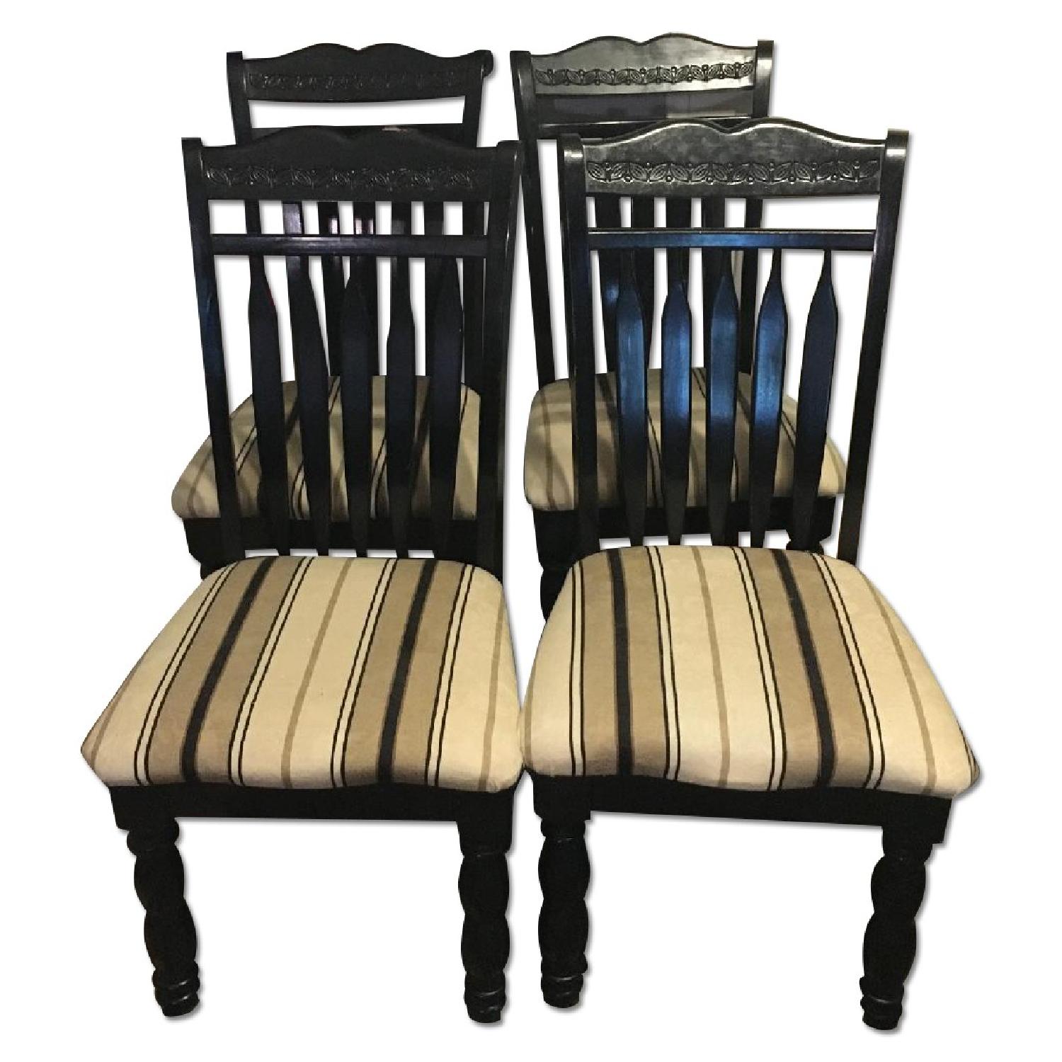 Expandable Dining Table w/ 4 Chairs - AptDeco