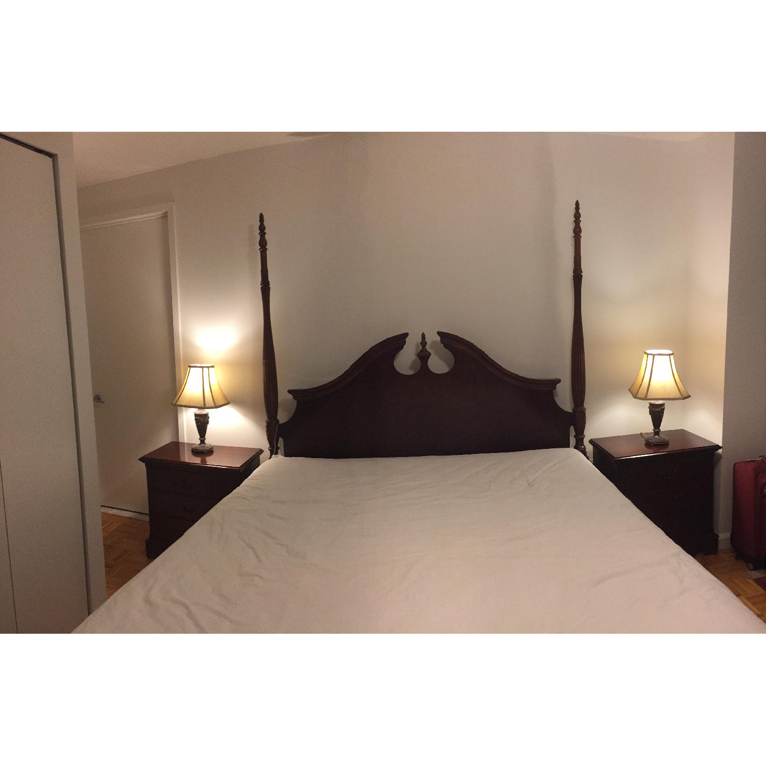 Thomasville Cherry Oak King Bed Frame - AptDeco display picture 1