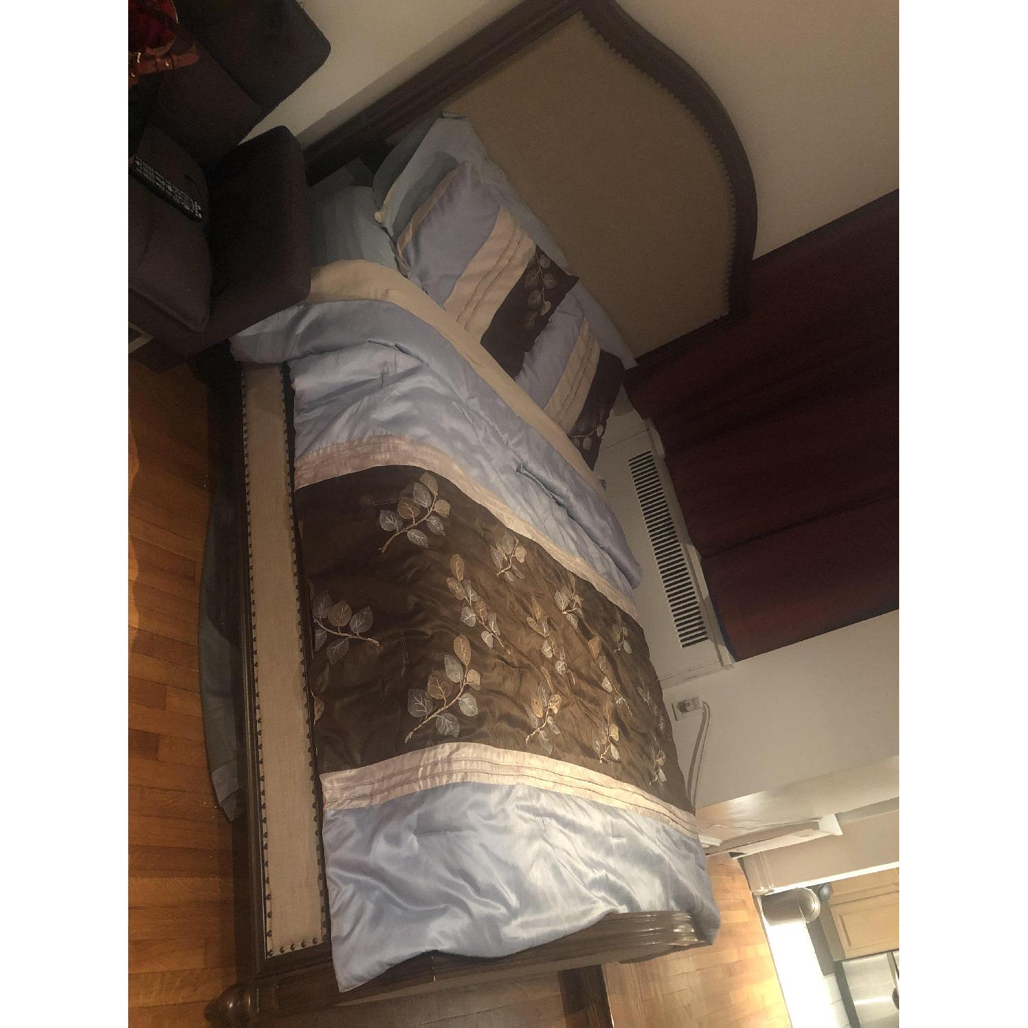 City Furniture Queen Size Bed - image-2