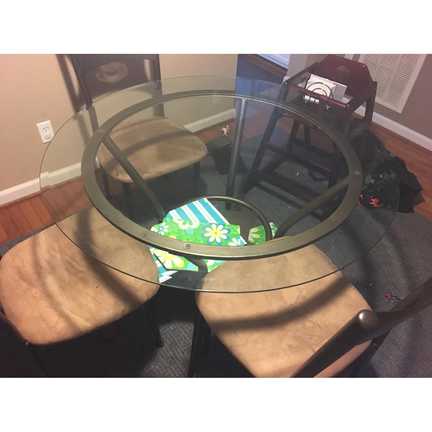 Round Dining Table w/ 4 Chairs - AptDeco