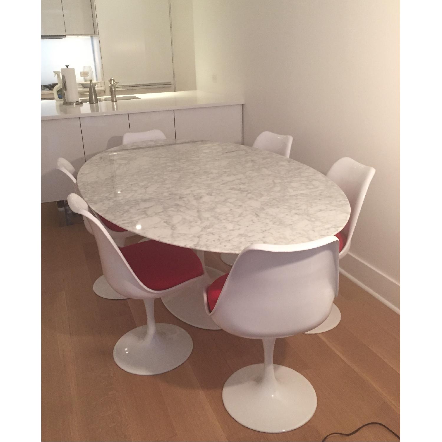 Eero Saarinen Style Tulip Table w/ 6 Chairs - image-5