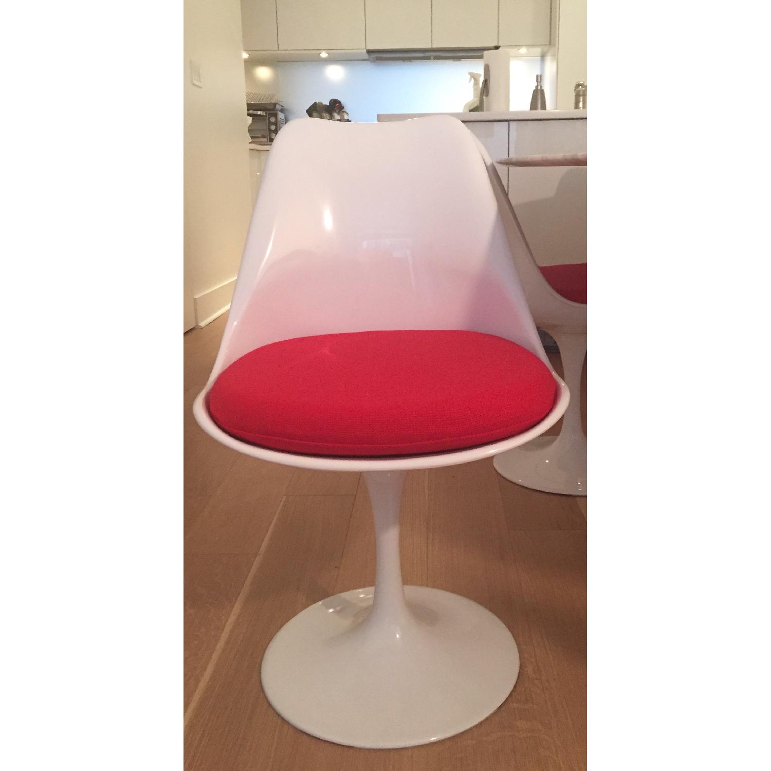 Eero Saarinen Style Tulip Table w/ 6 Chairs - image-6