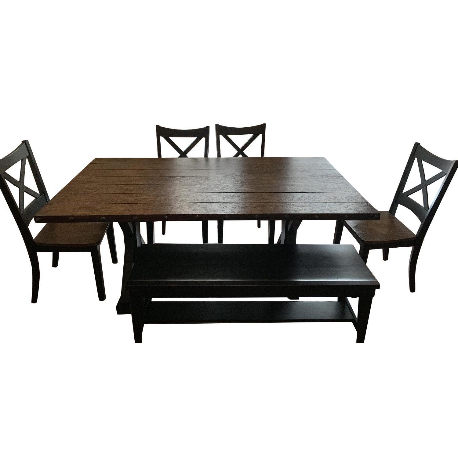Raymour & Flanigan 6Piece Farmhouse Dining Set AptDeco