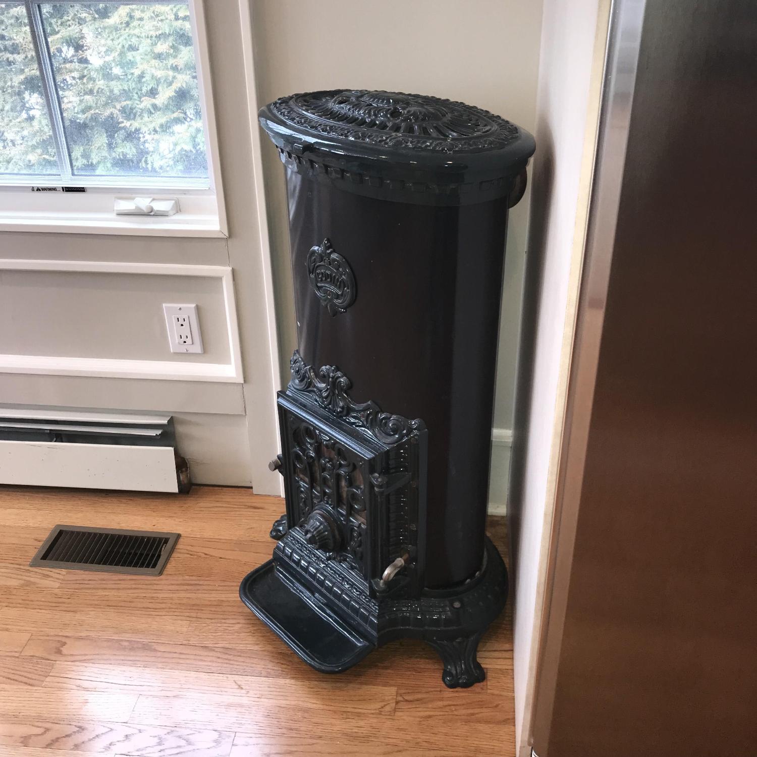 Godin Petit vintage Cast Iron Stove - AptDeco