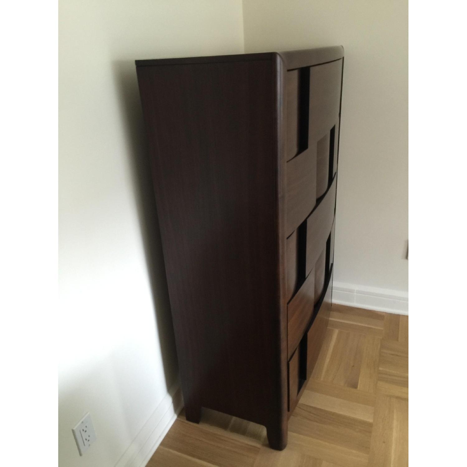 Raymour & Flanigan 3 Piece Saratoga Queen Bedroom Set - image-2