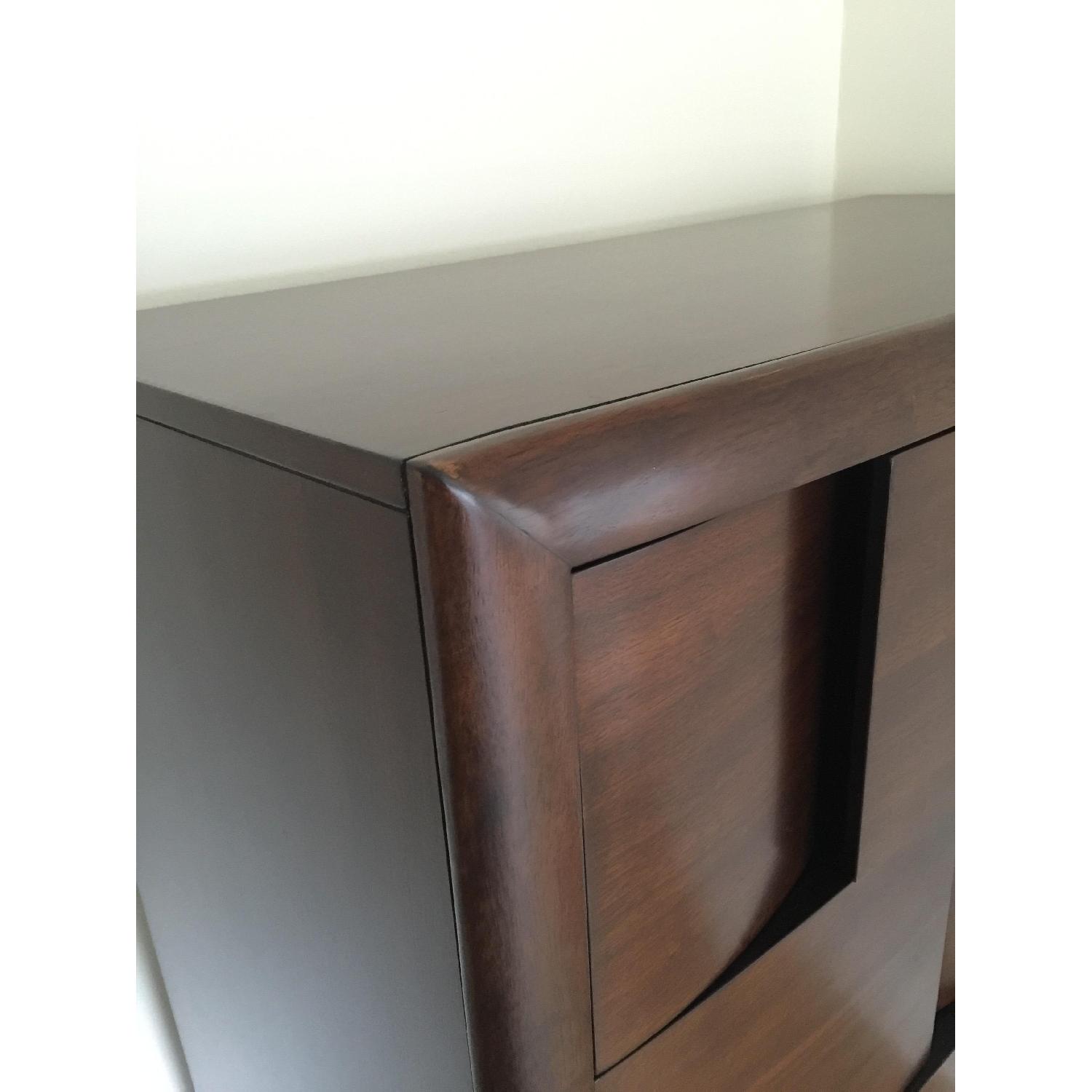 Raymour & Flanigan 3 Piece Saratoga Queen Bedroom Set - image-3