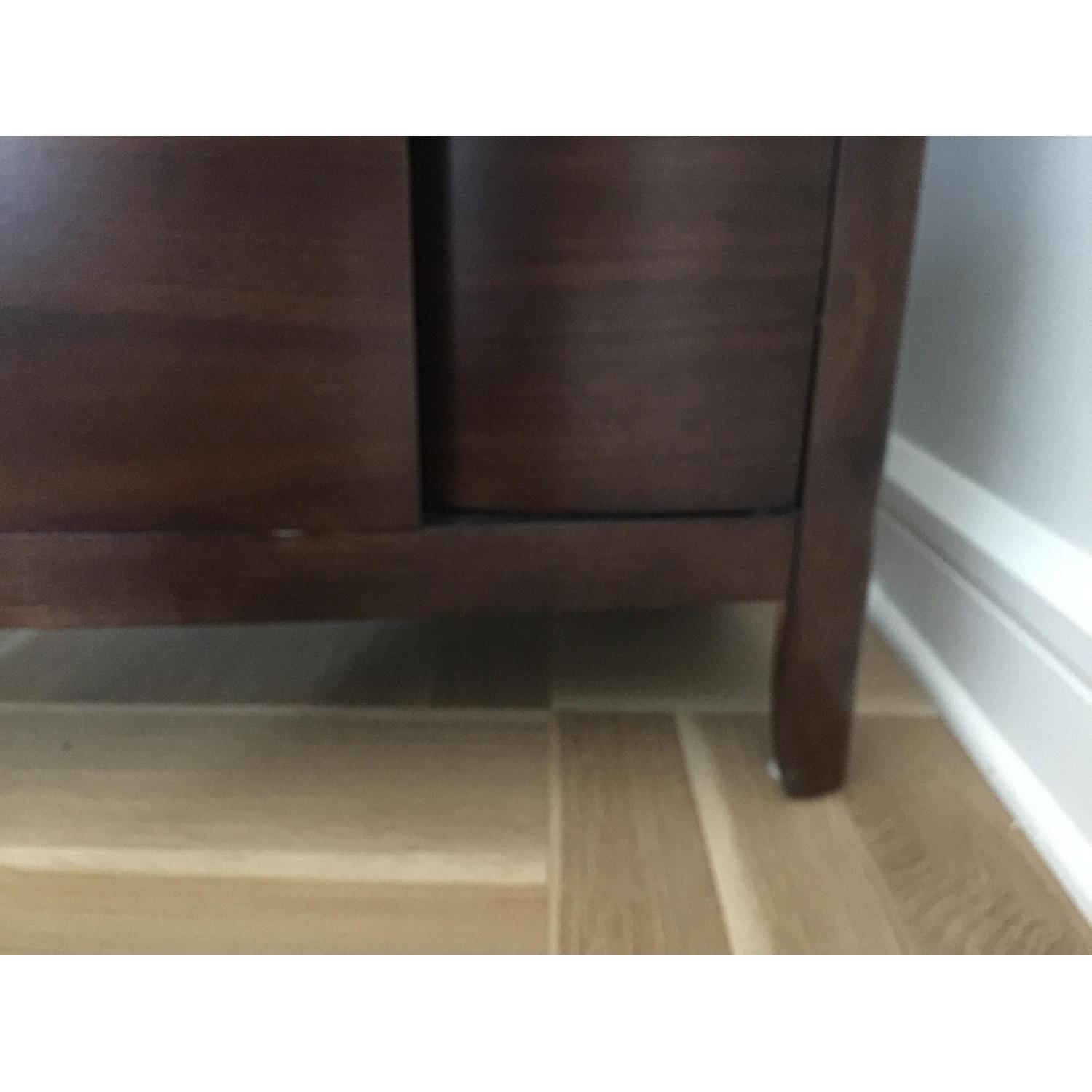 Raymour & Flanigan 3 Piece Saratoga Queen Bedroom Set - image-5