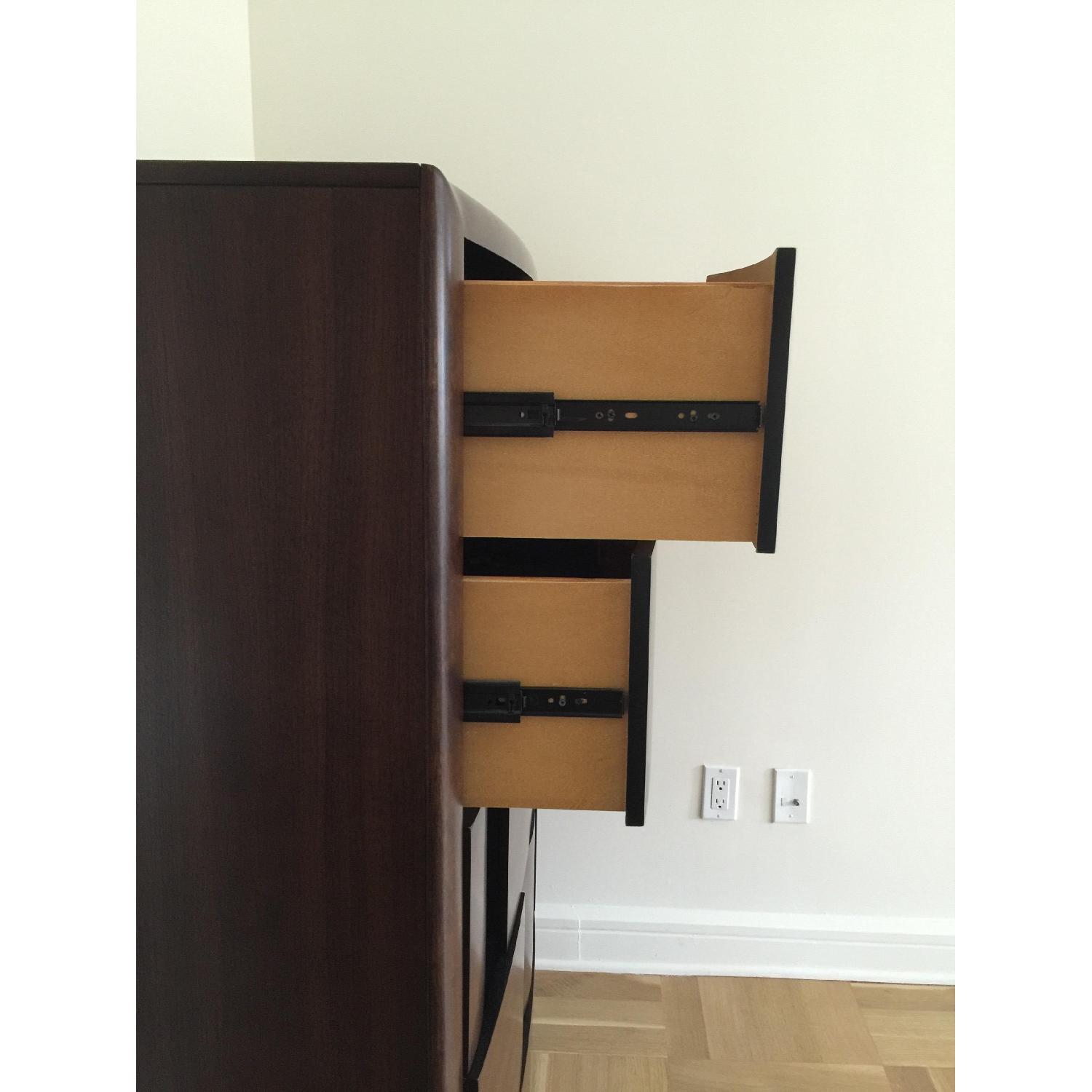 Raymour & Flanigan 3 Piece Saratoga Queen Bedroom Set - image-7