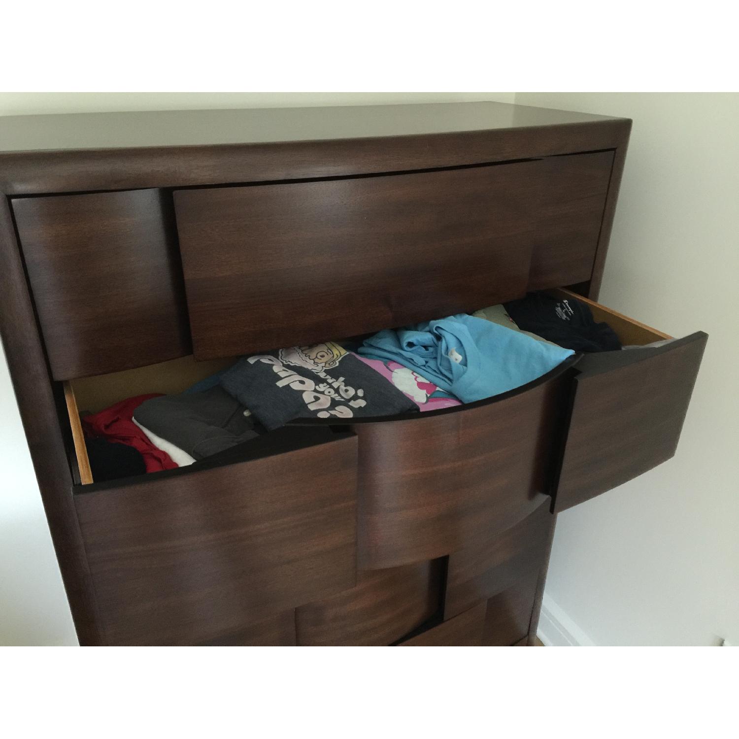 Raymour & Flanigan 3 Piece Saratoga Queen Bedroom Set - image-8