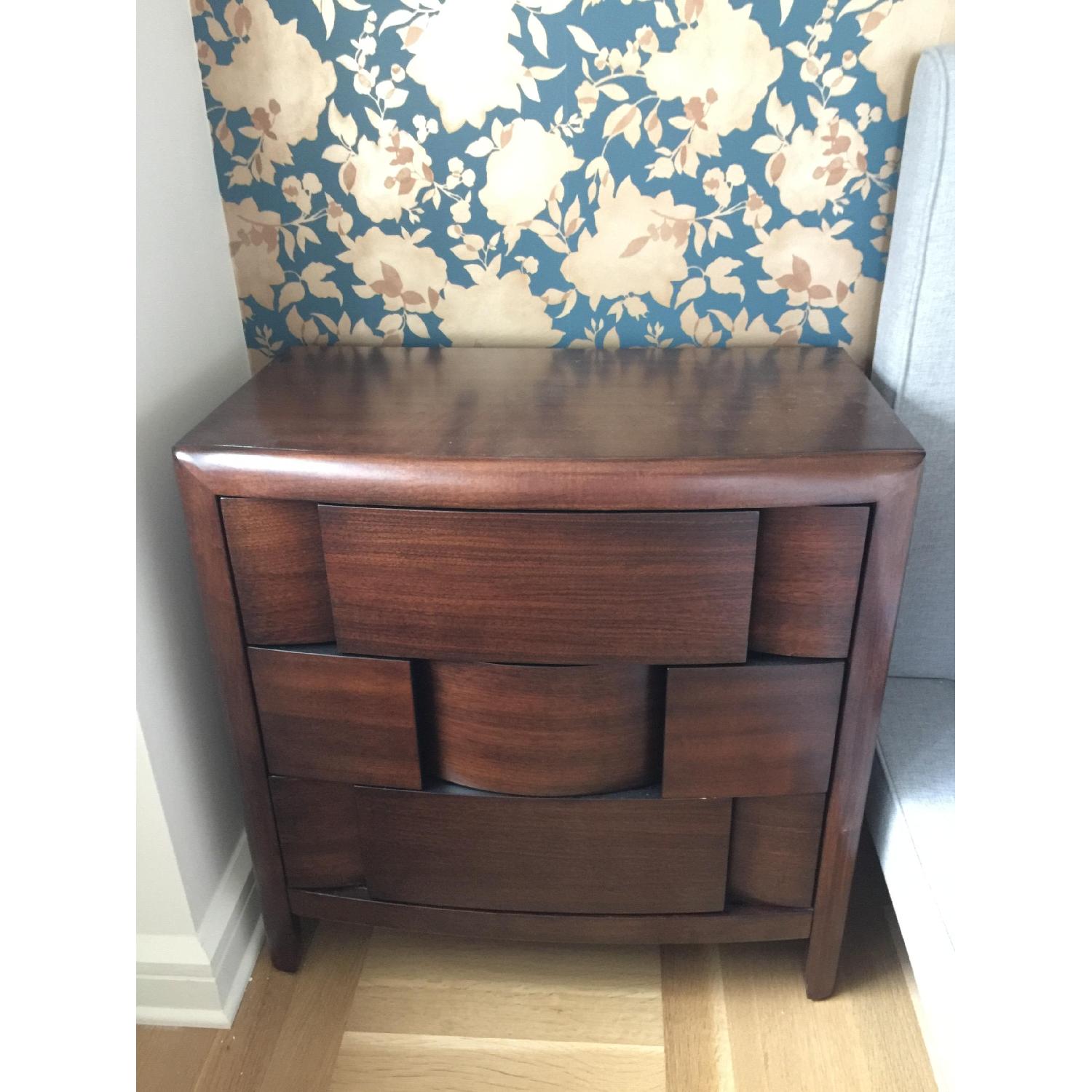 Raymour & Flanigan 3 Piece Saratoga Queen Bedroom Set - image-9