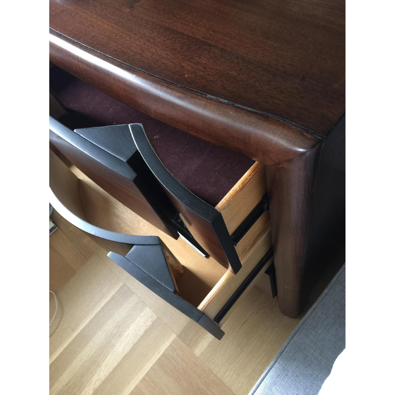 Raymour & Flanigan 3 Piece Saratoga Queen Bedroom Set - image-11