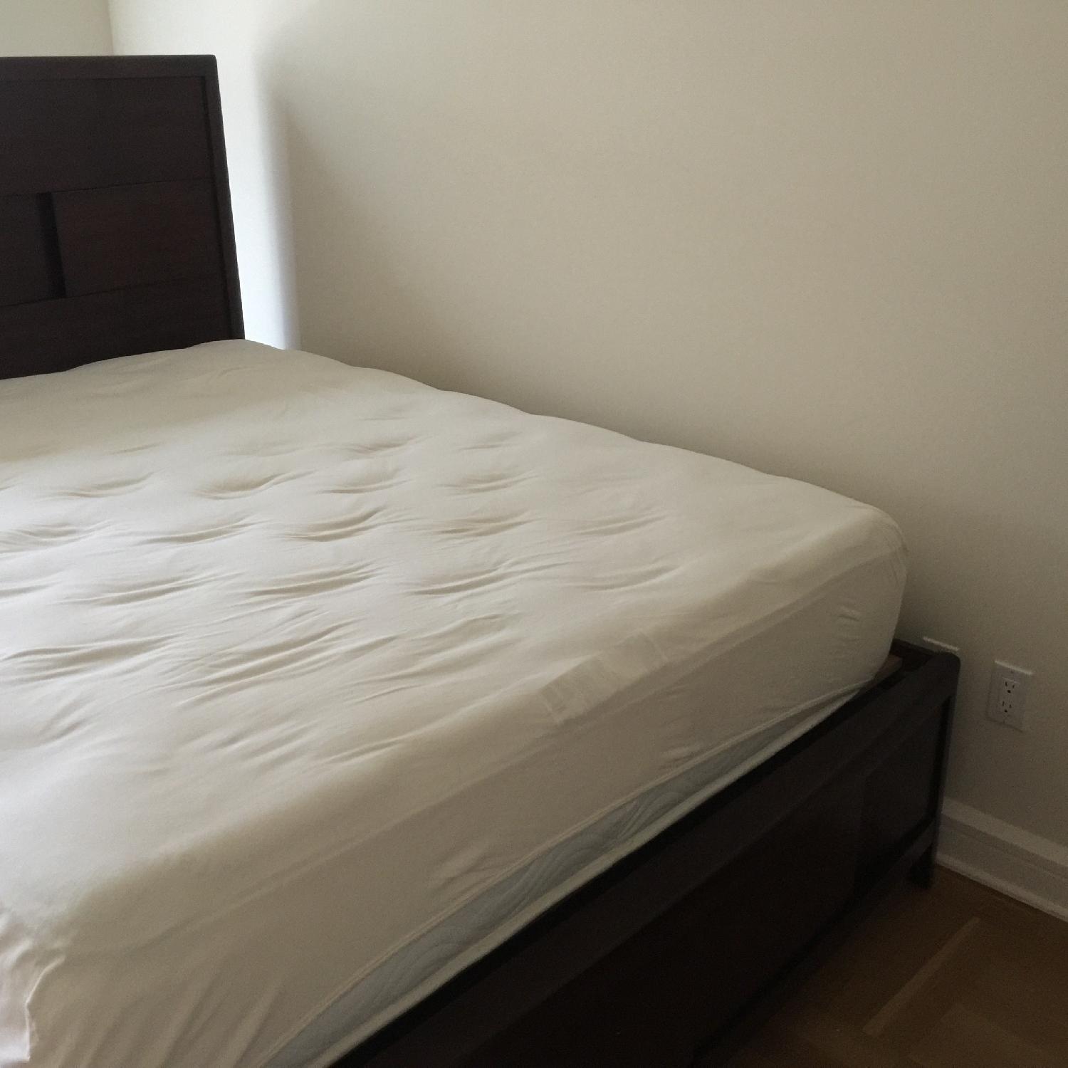 Raymour & Flanigan 3 Piece Saratoga Queen Bedroom Set - image-16