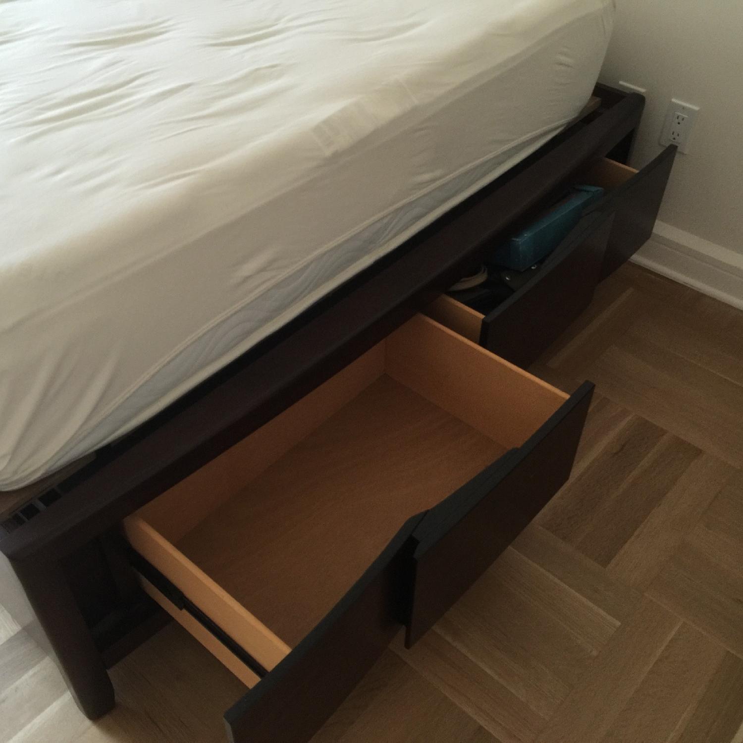 Raymour & Flanigan 3 Piece Saratoga Queen Bedroom Set - image-18