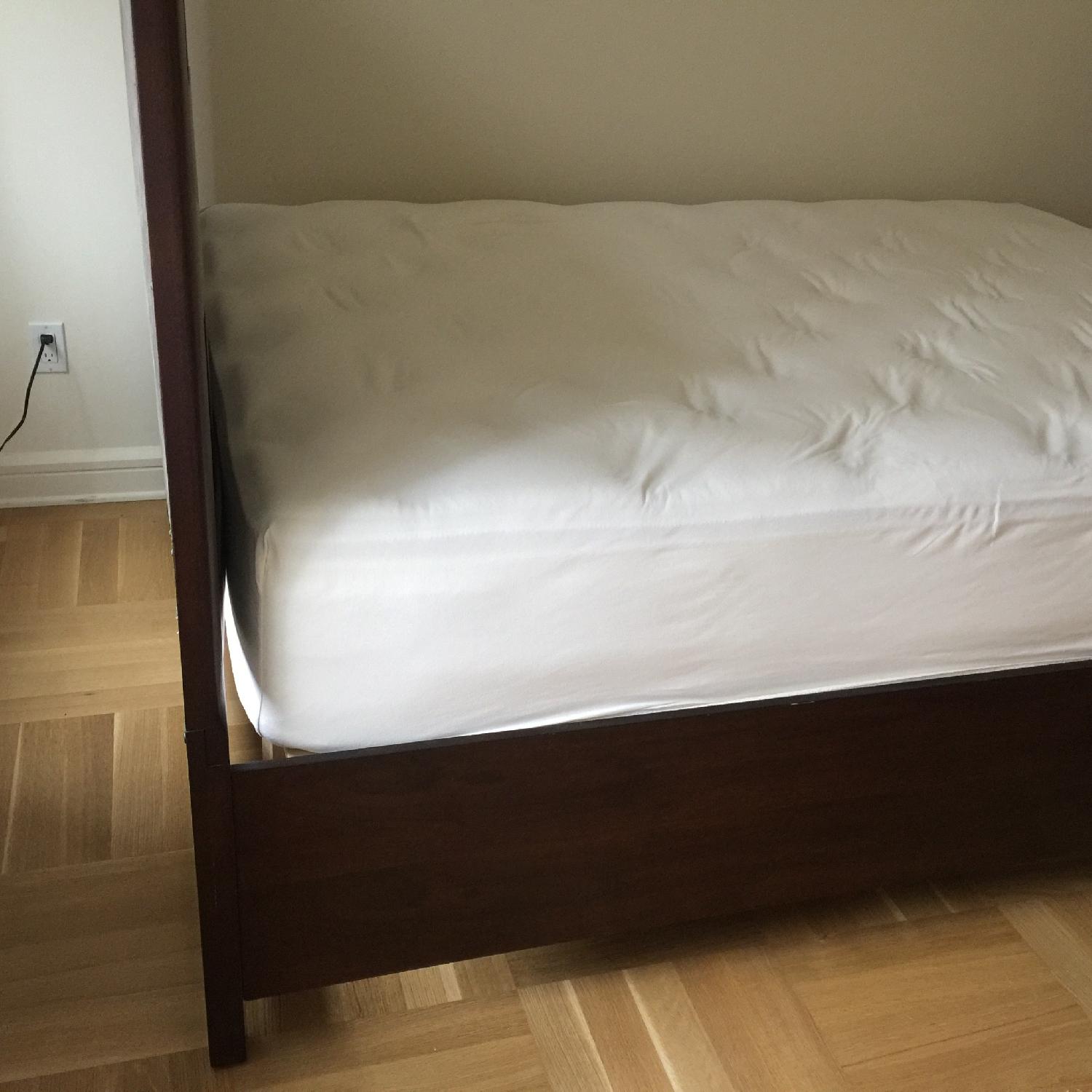 Raymour & Flanigan 3 Piece Saratoga Queen Bedroom Set - image-19