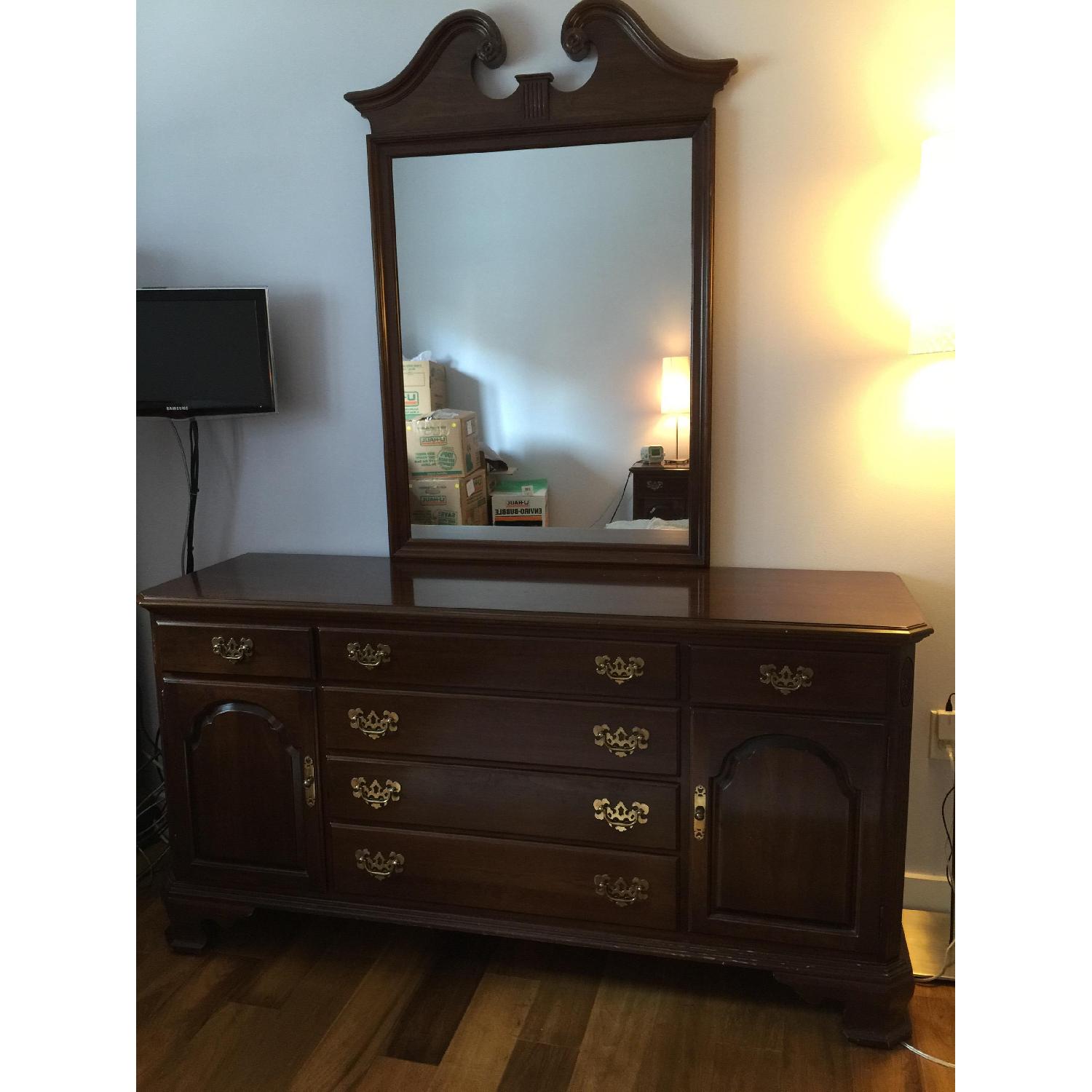 Ethan Allen Wood 5 Piece Bedroom Set - image-2
