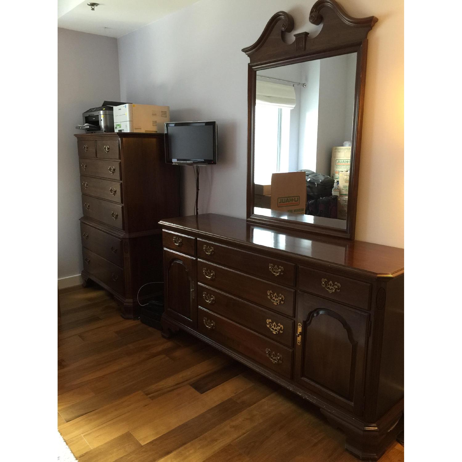 Ethan Allen Wood 5 Piece Bedroom Set - image-4