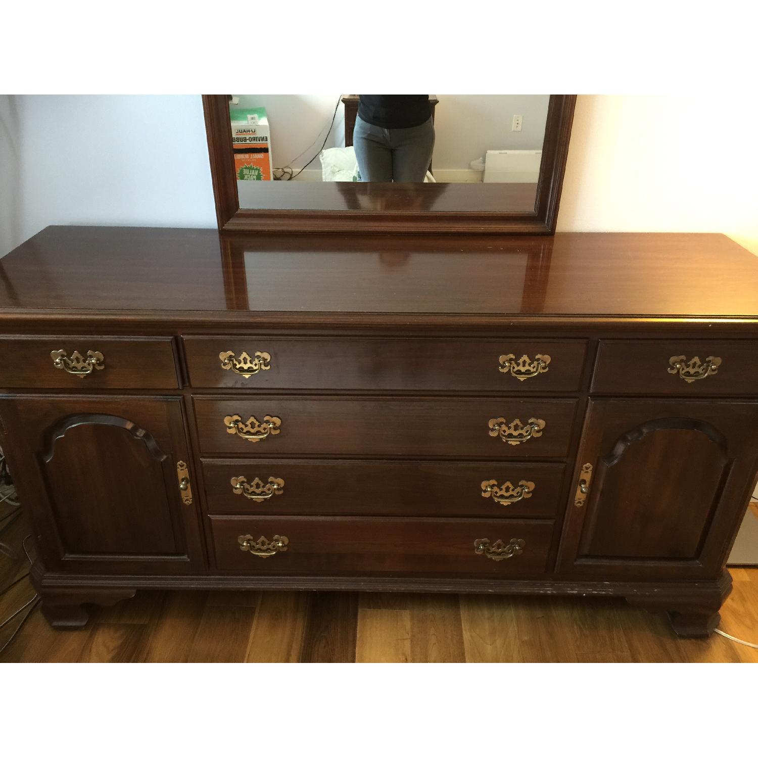 Ethan Allen Wood 5 Piece Bedroom Set - image-5