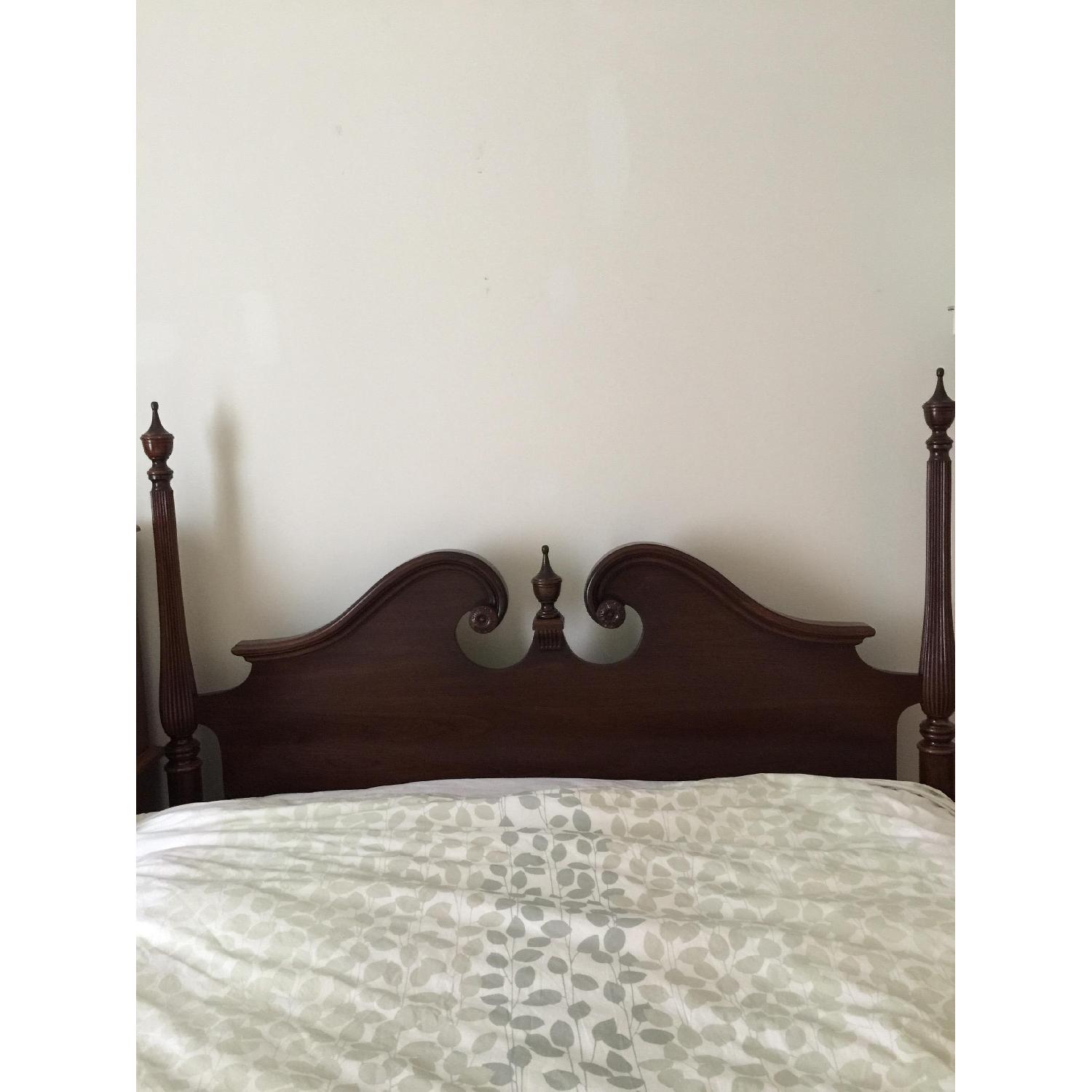 Ethan Allen Wood 5 Piece Bedroom Set - image-6