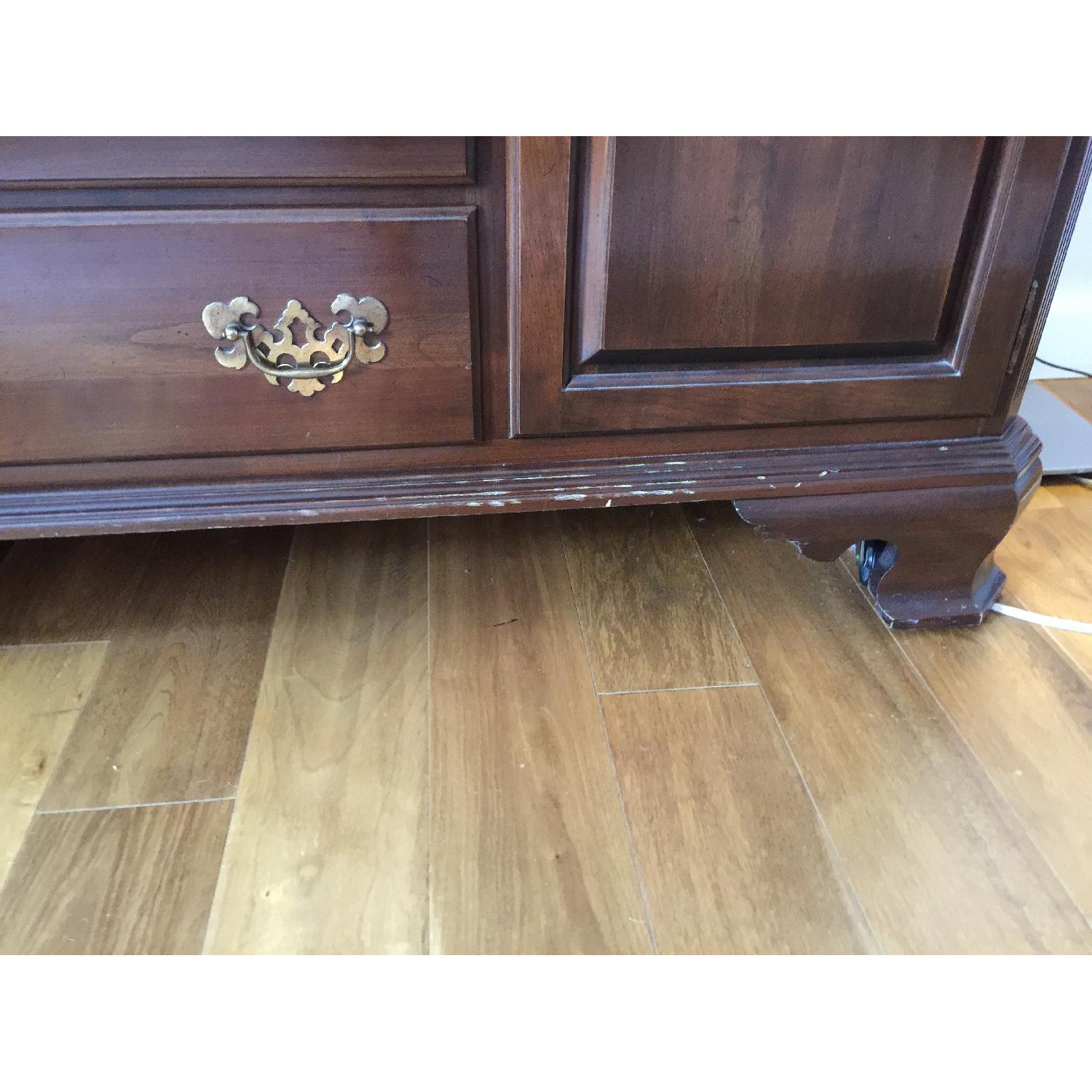 Ethan Allen Wood 5 Piece Bedroom Set - image-9