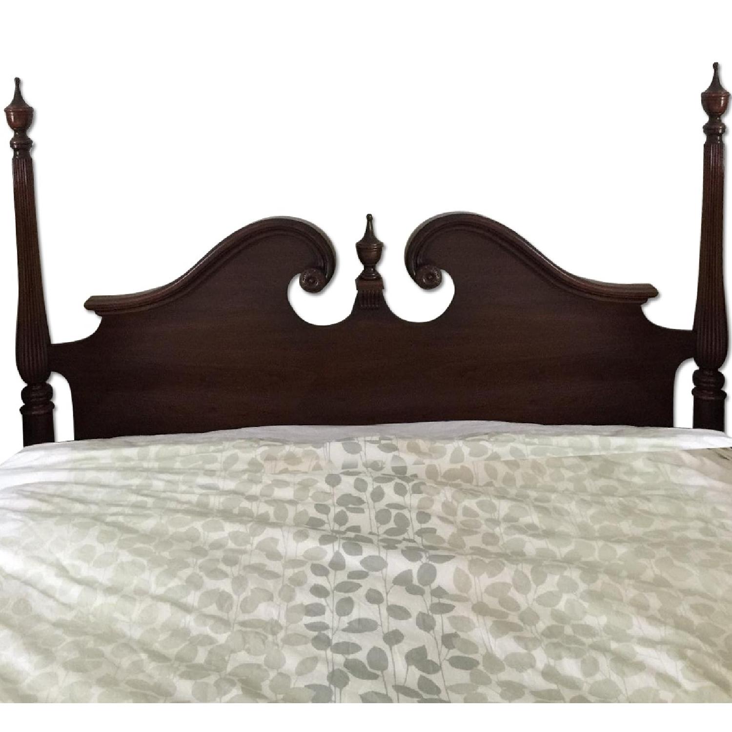 Ethan Allen Wood 5 Piece Bedroom Set - image-10