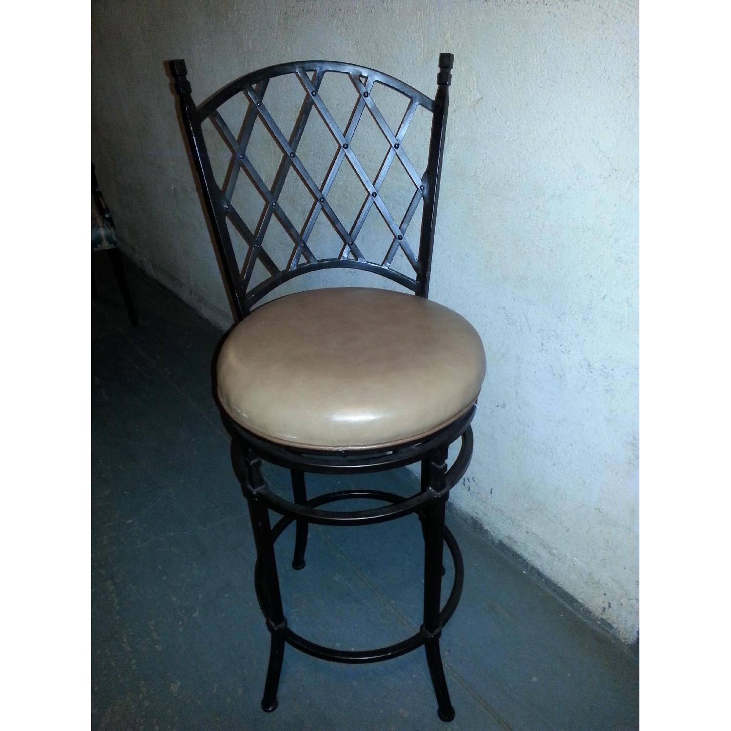 Ethan Allen Pub Table and Bar Stools - image-4