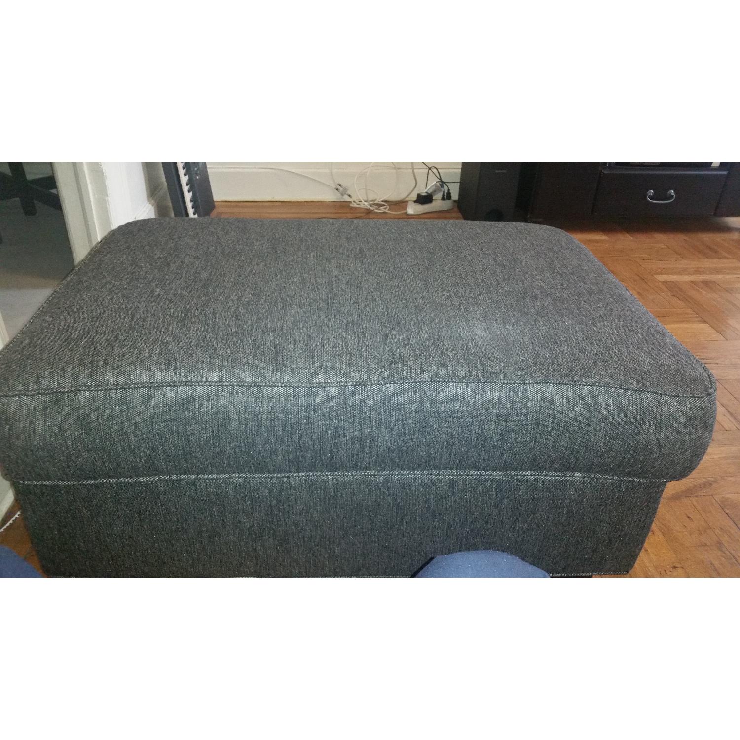 Bob's Furniture Ottoman with Storage AptDeco