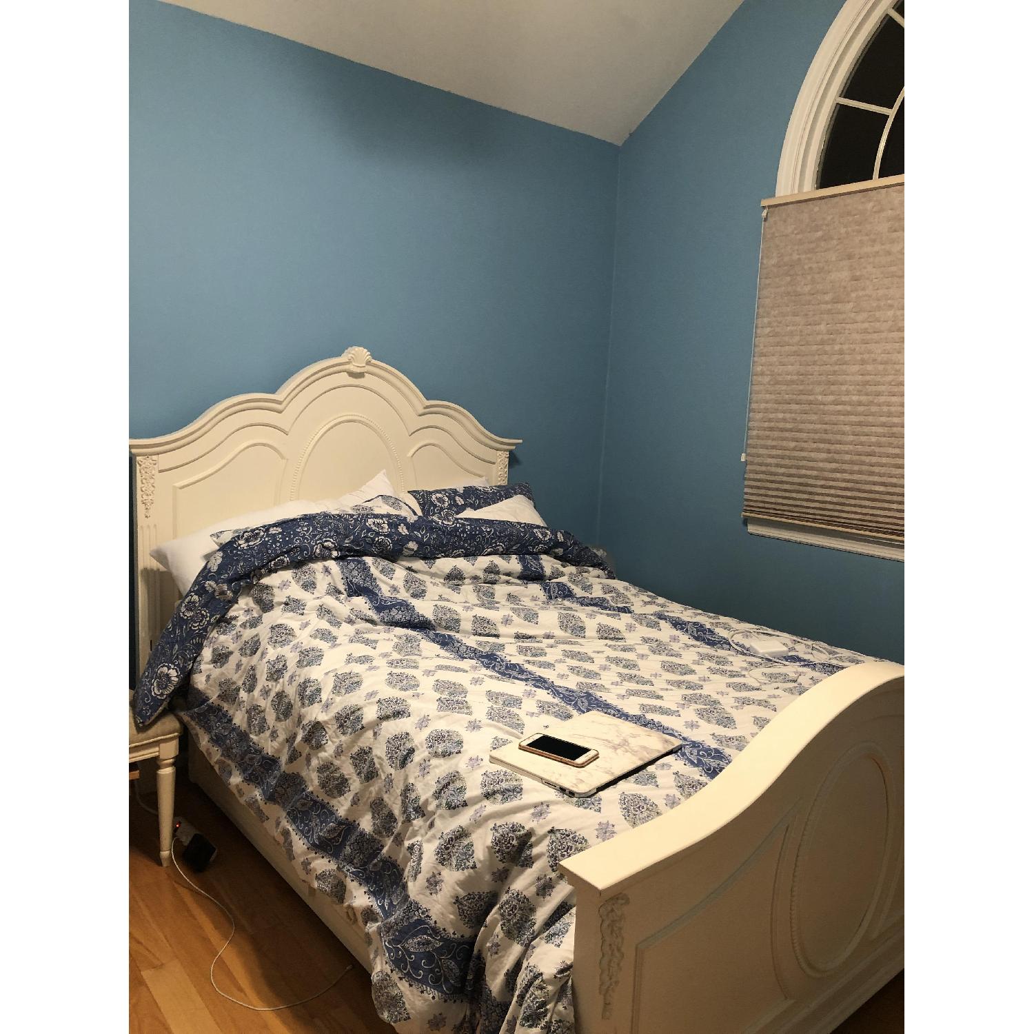 Legacy Classic Classic Victorian Style Full Bed - image-1