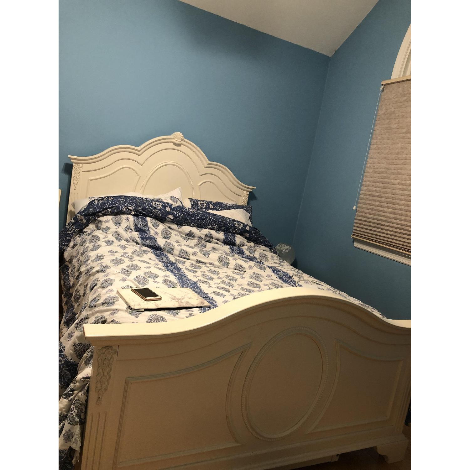 Legacy Classic Classic Victorian Style Full Bed - image-2