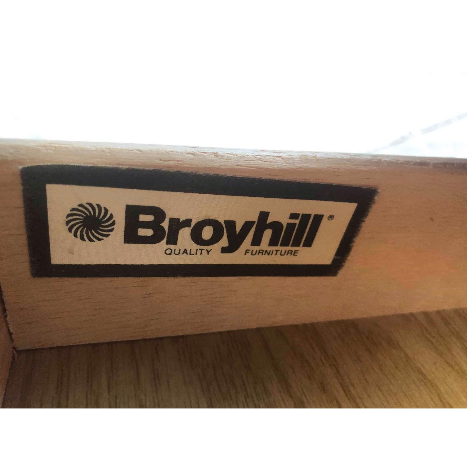 Broyhill Furniture Oval Solid Wood Side Table w/ Drawer - image-9