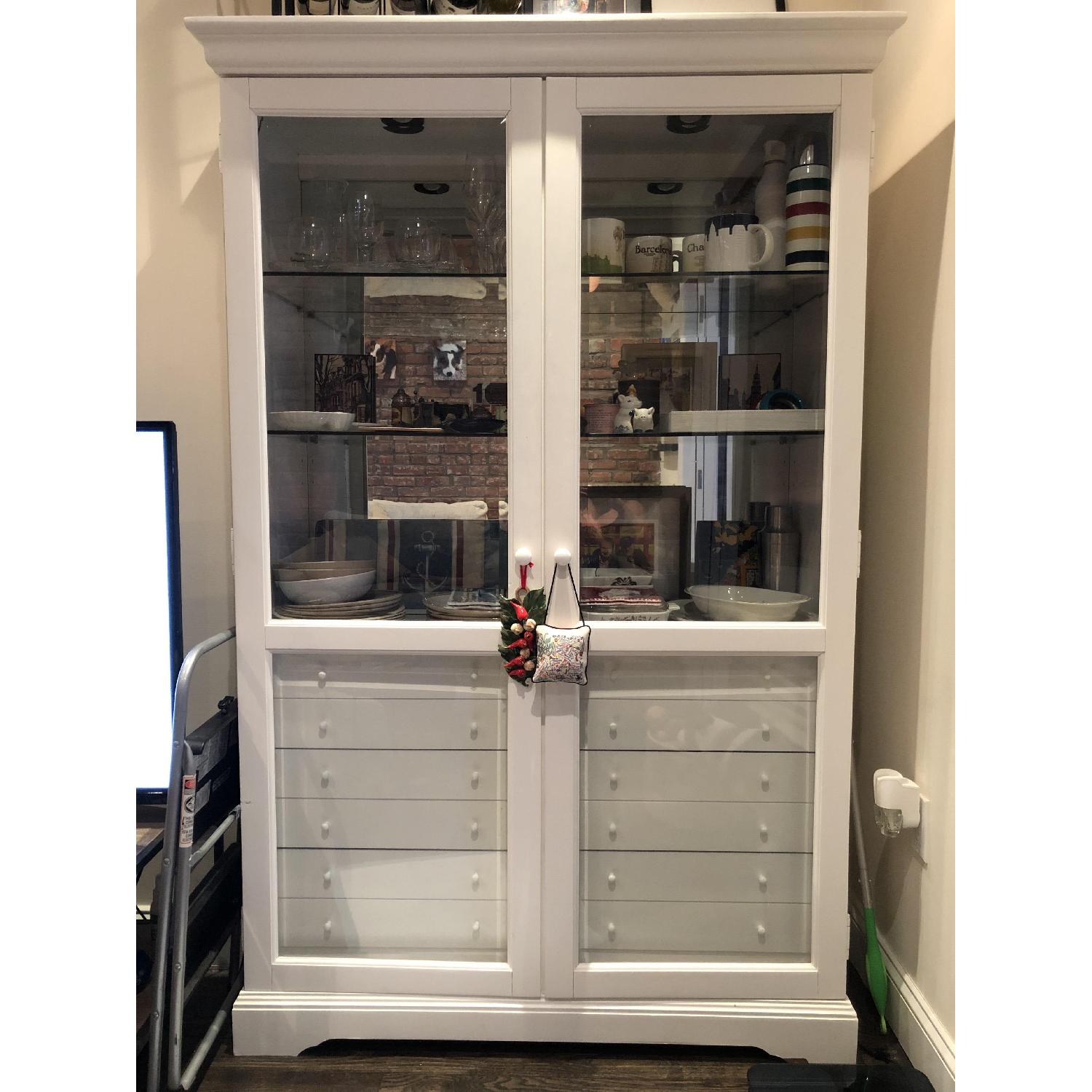 White Farmhouse China AptDeco