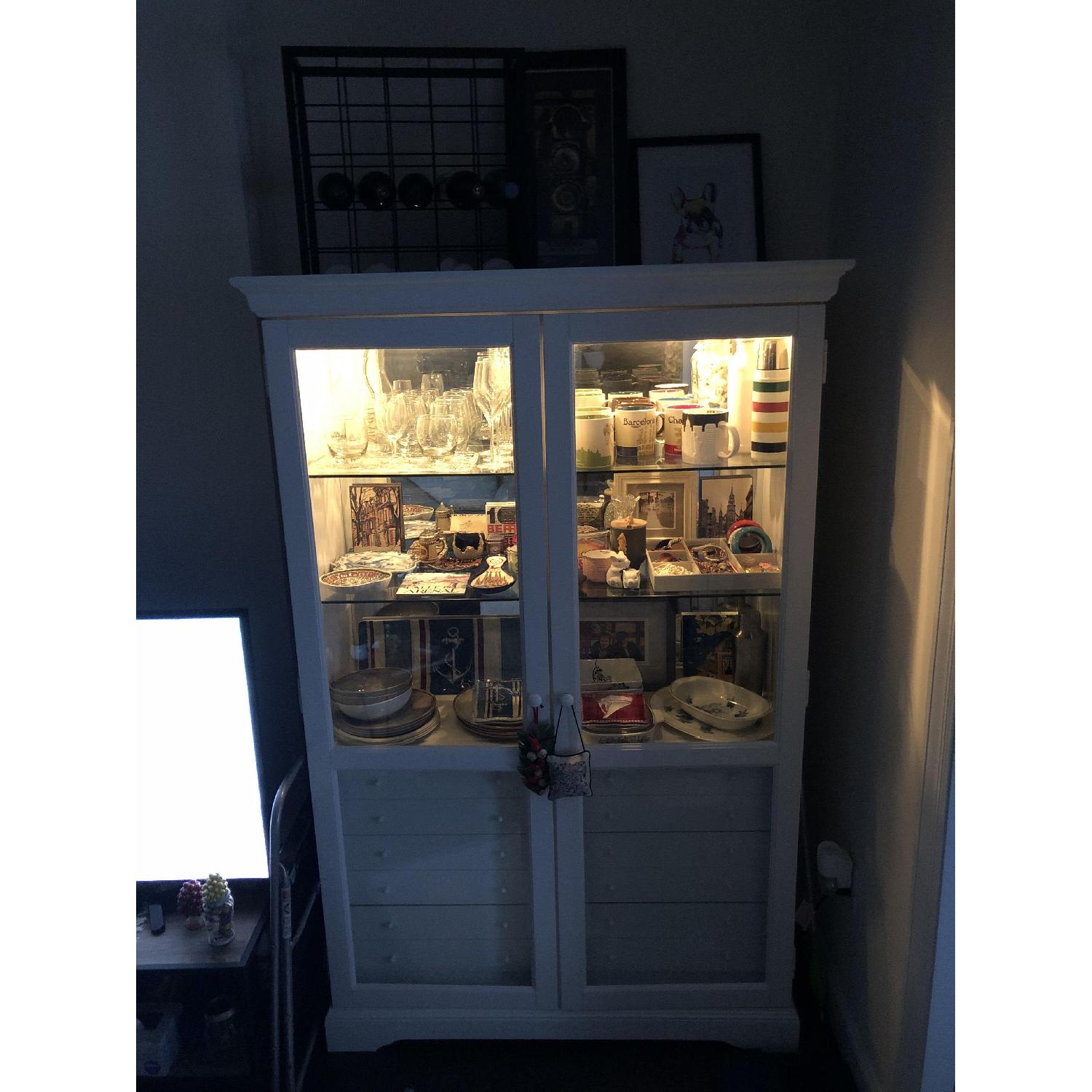 White Farmhouse China AptDeco