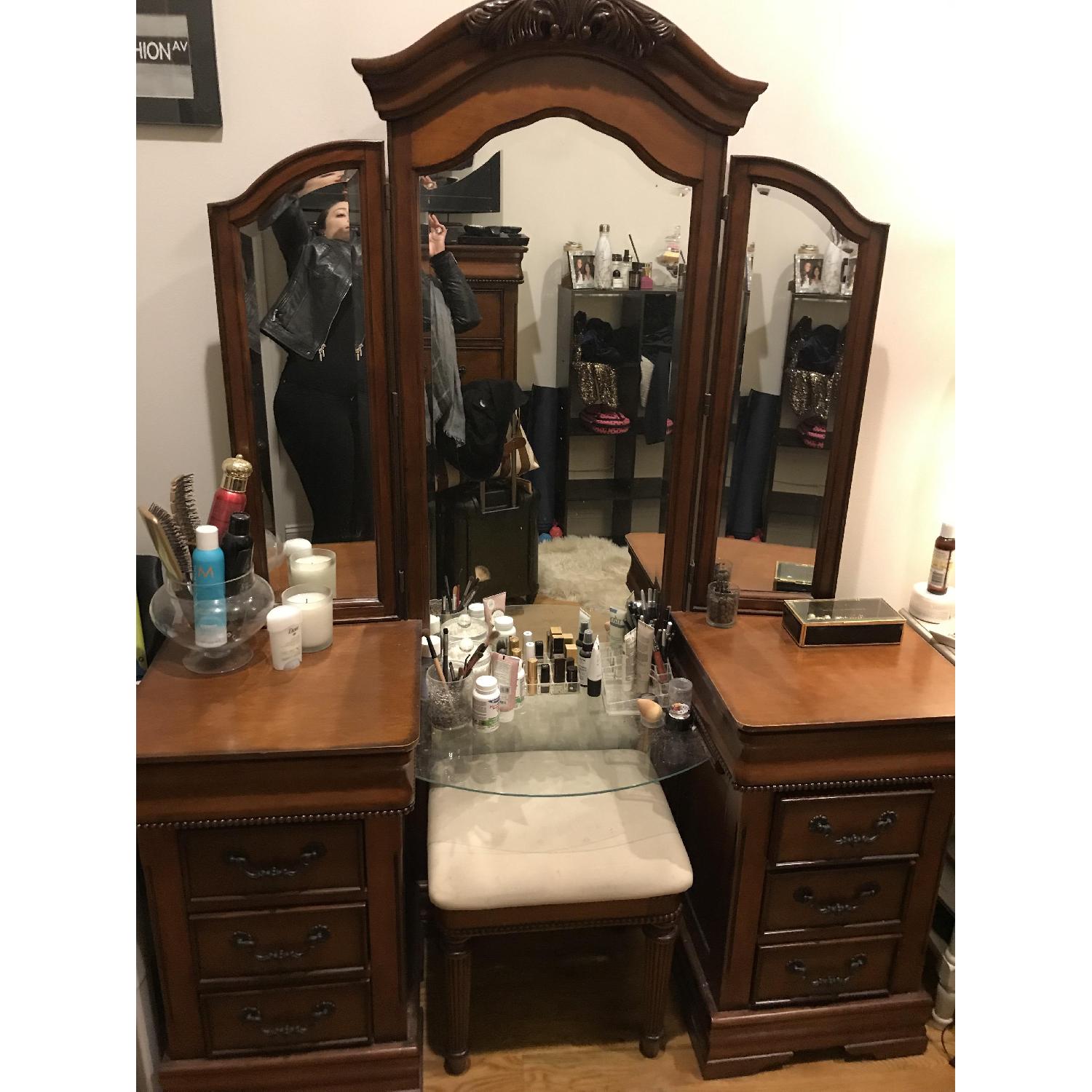 Antique Style Vanity Table w/ Bench AptDeco
