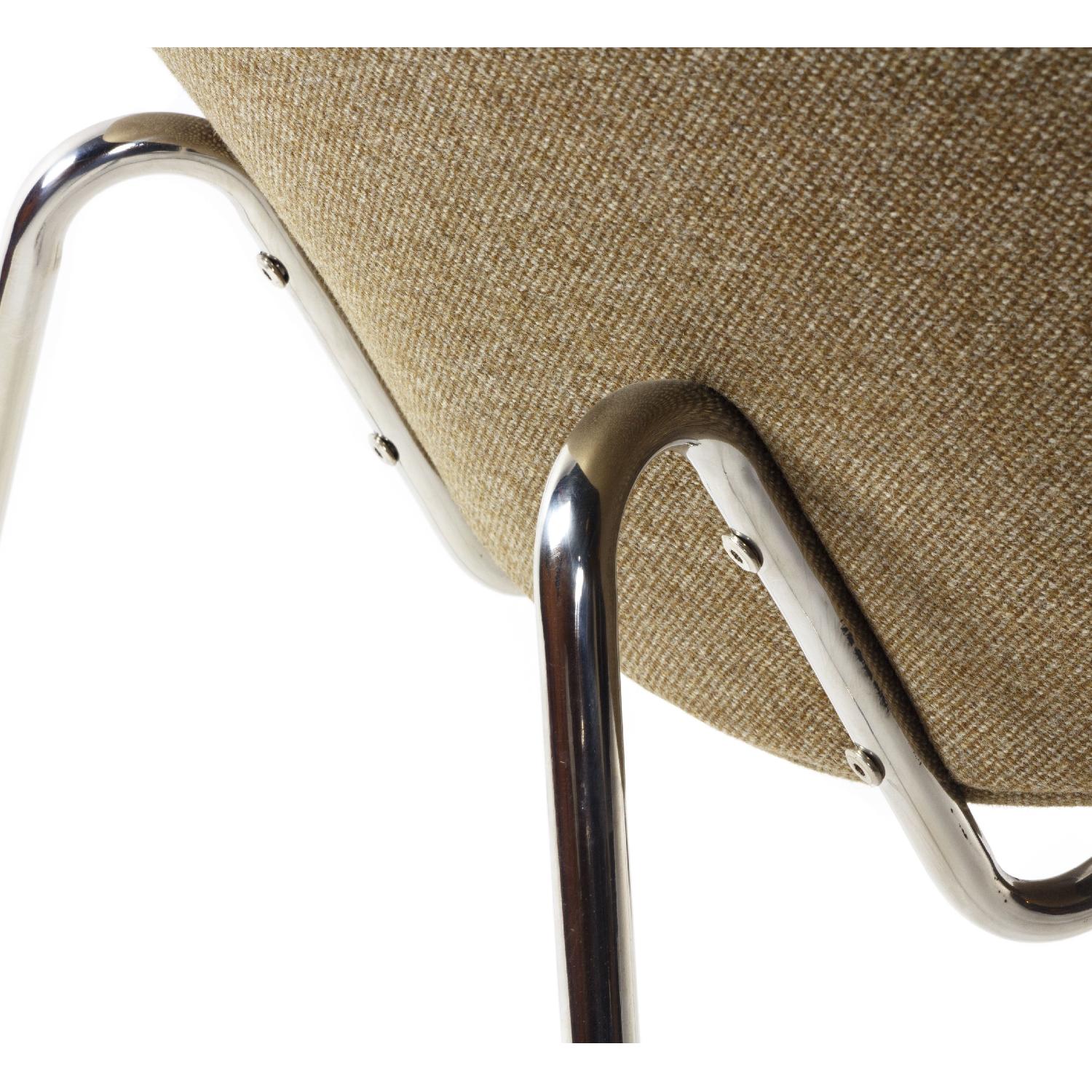 Modern Lip Lounge Chair AptDeco