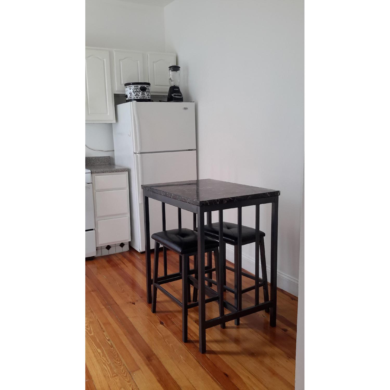 Istikbal Furniture Cultured Marble Dining Room Table w/ 2 Stools - image-6