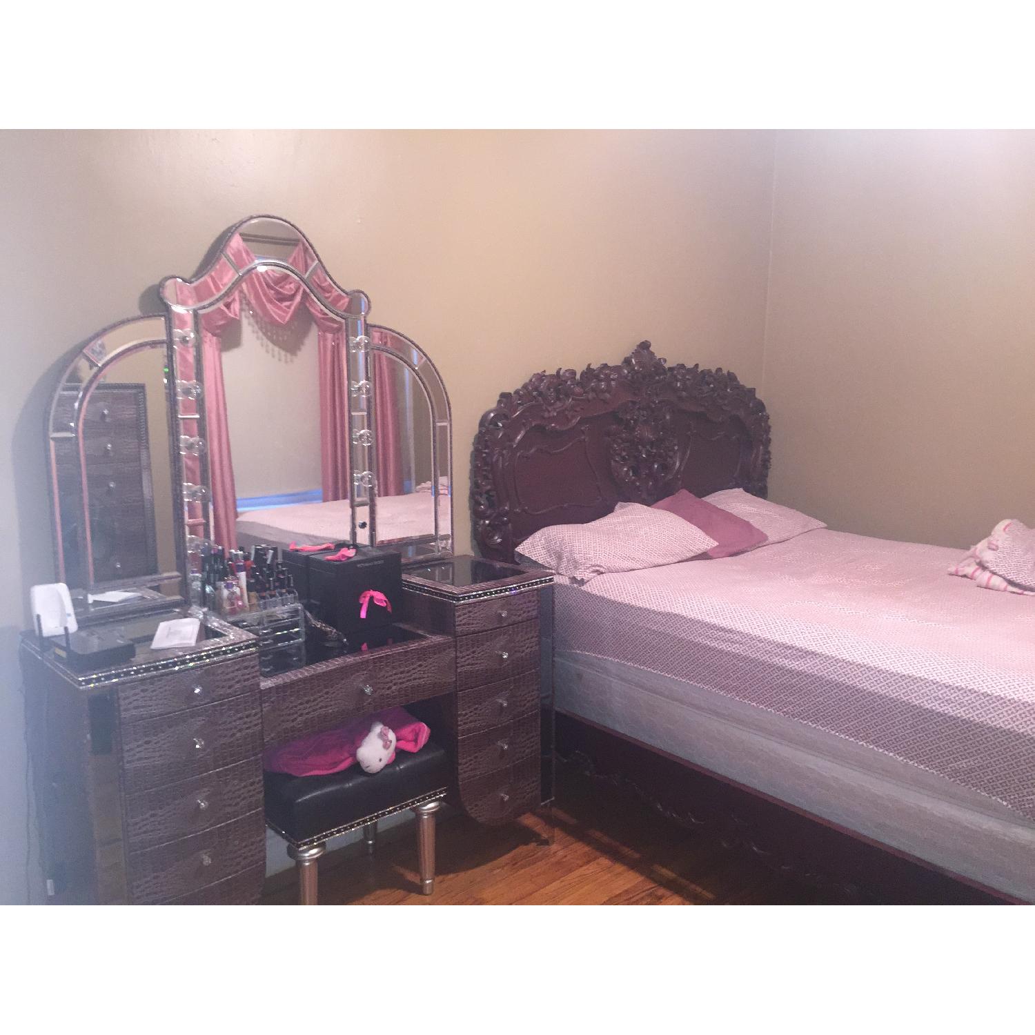 Michael Amini Furniture Designs Hollywood Swank Collection Mirrored Vanity Set - image-4