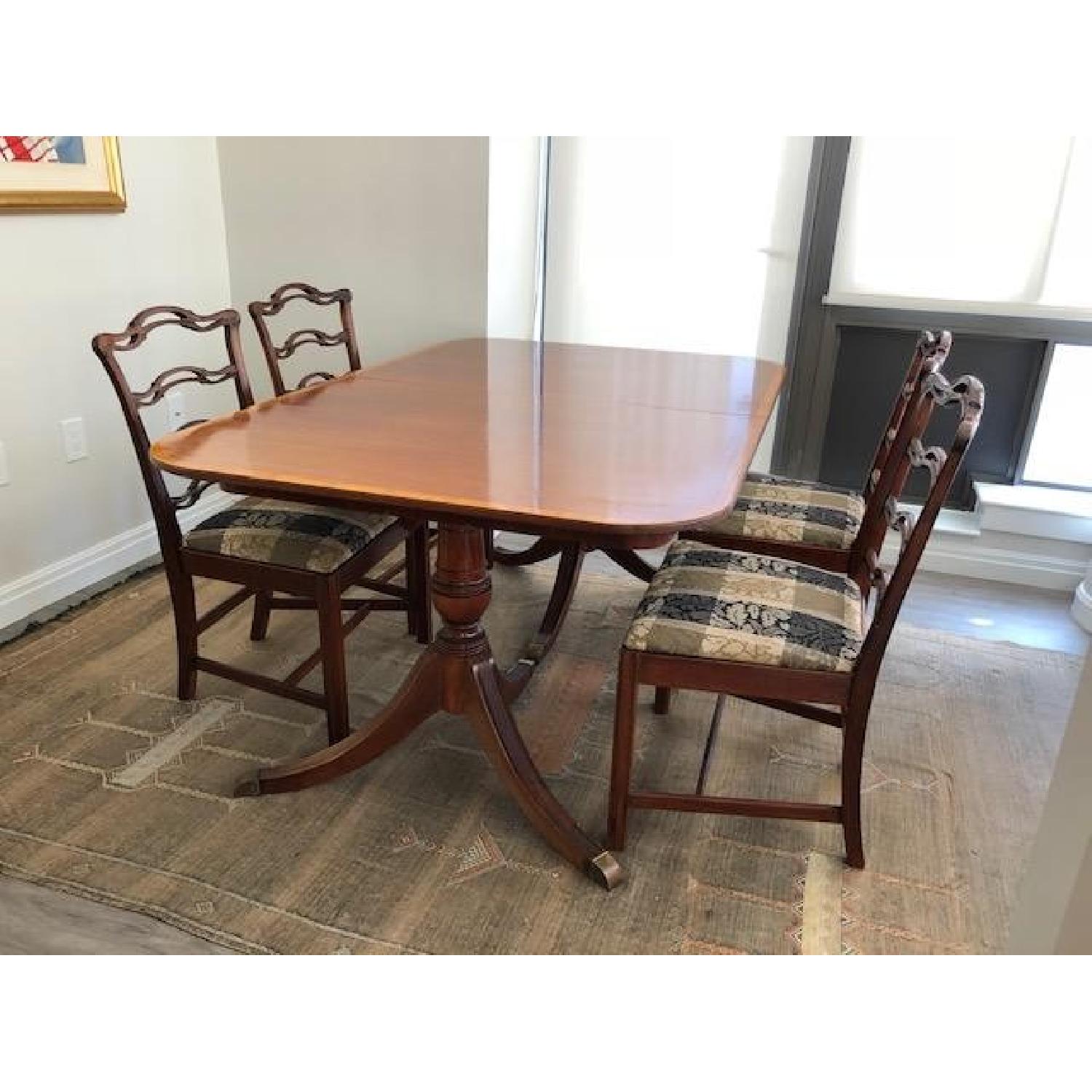 Vintage Expandable Dining Table w/ 4 Chairs - AptDeco
