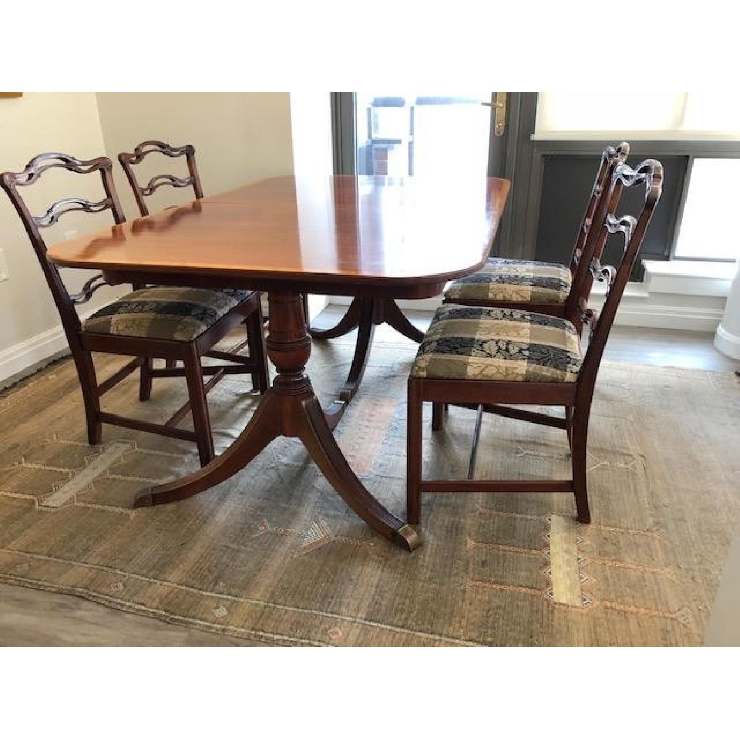 Vintage Expandable Dining Table w/ 4 Chairs - AptDeco